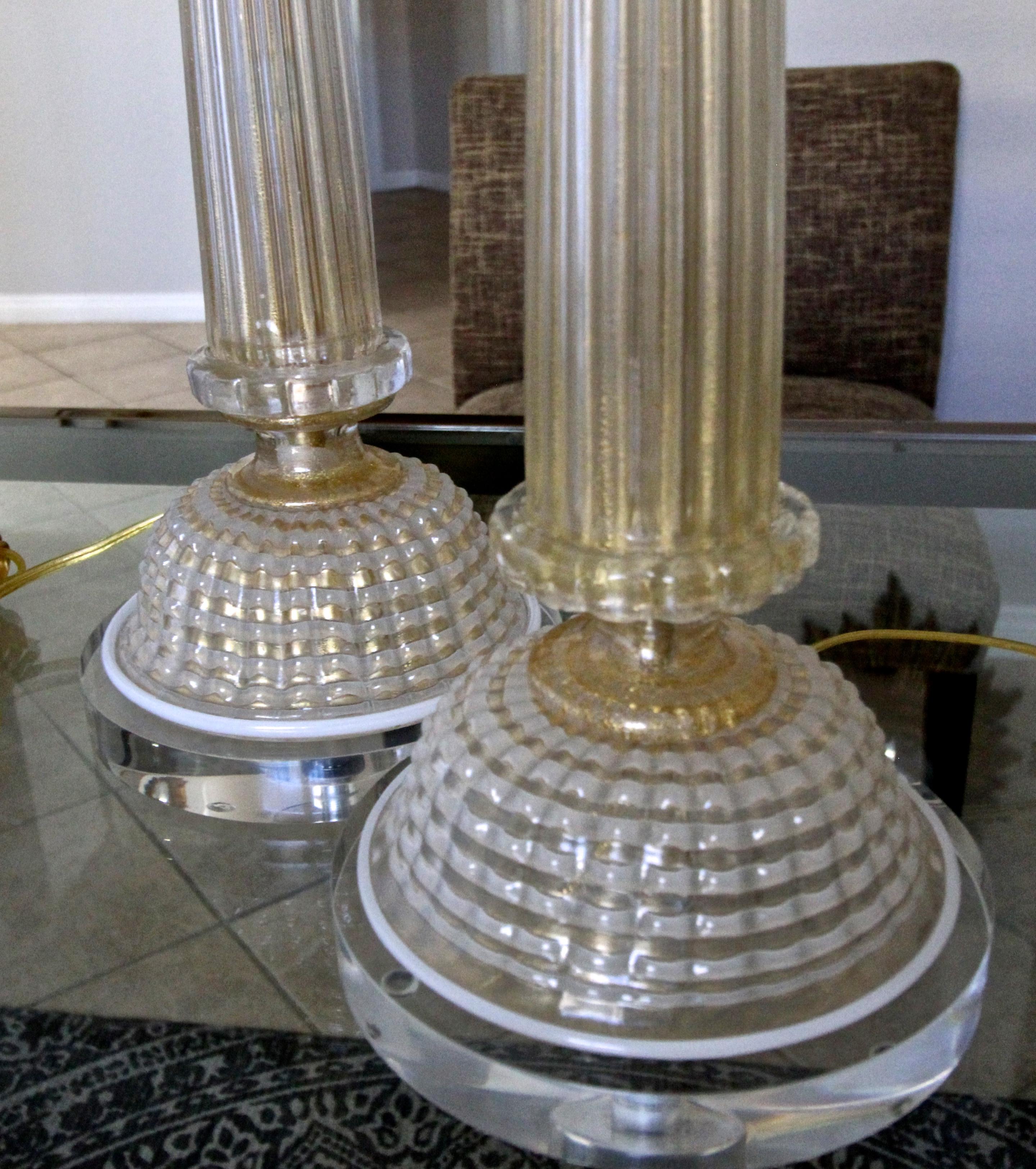 Paar Barovier Murano-Säulen-Tischlampen in Gold und Weiß im Angebot 2