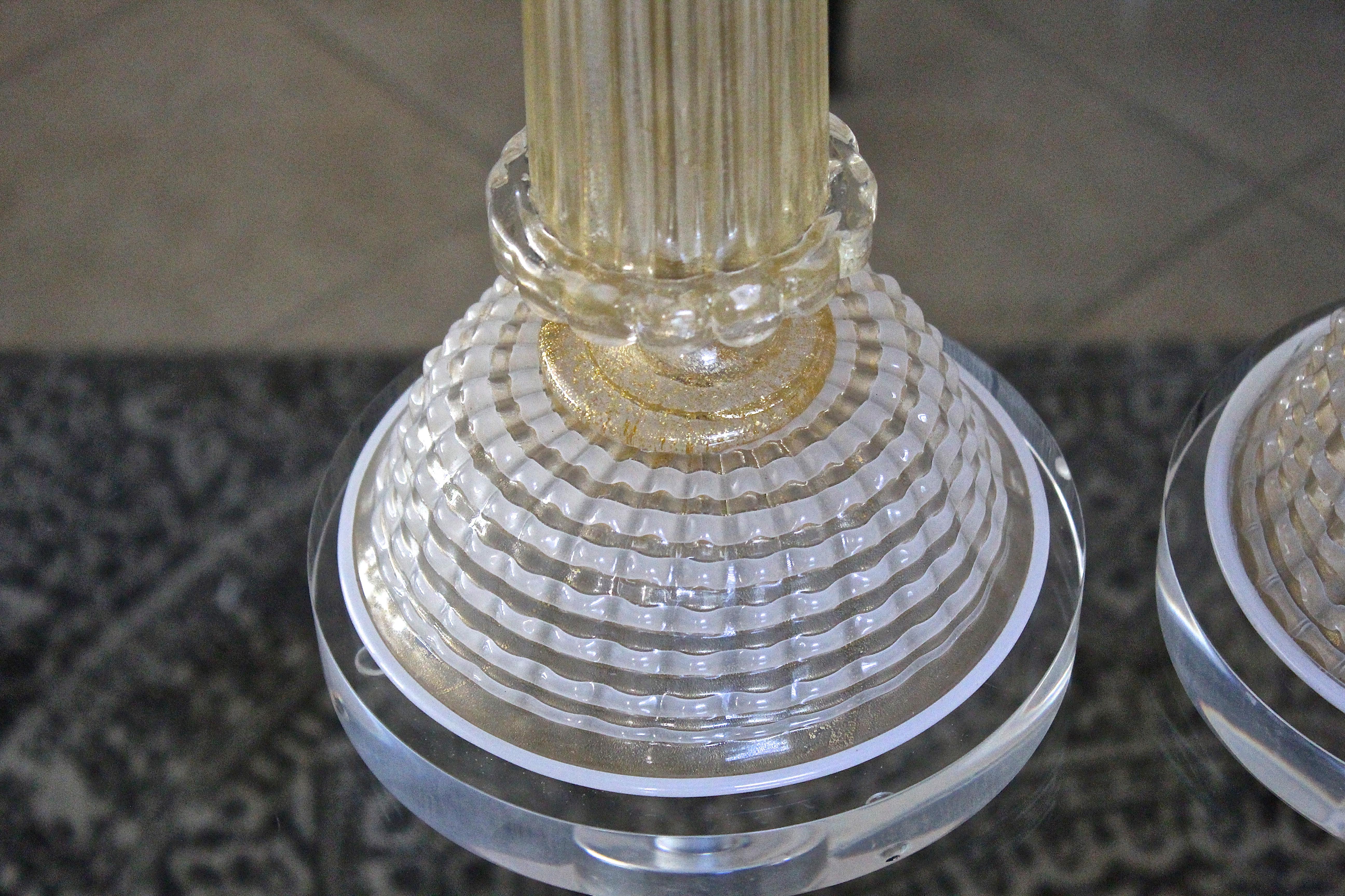 Paar Barovier Murano-Säulen-Tischlampen in Gold und Weiß im Angebot 3