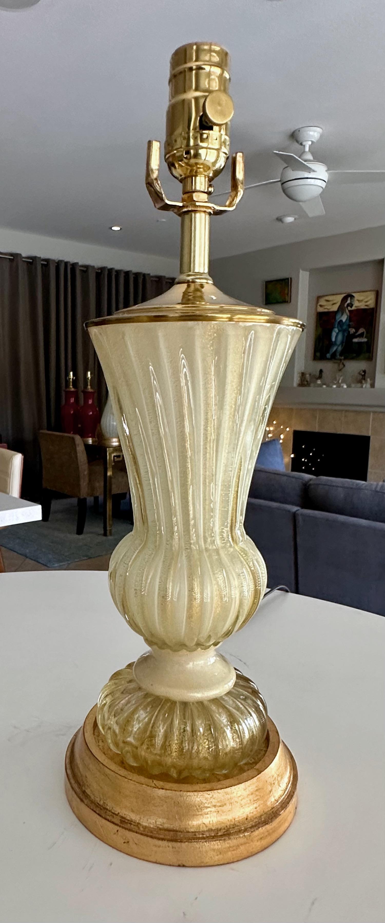 Coppia di lampade da tavolo Barovier Murano oro e bianco in vendita 4