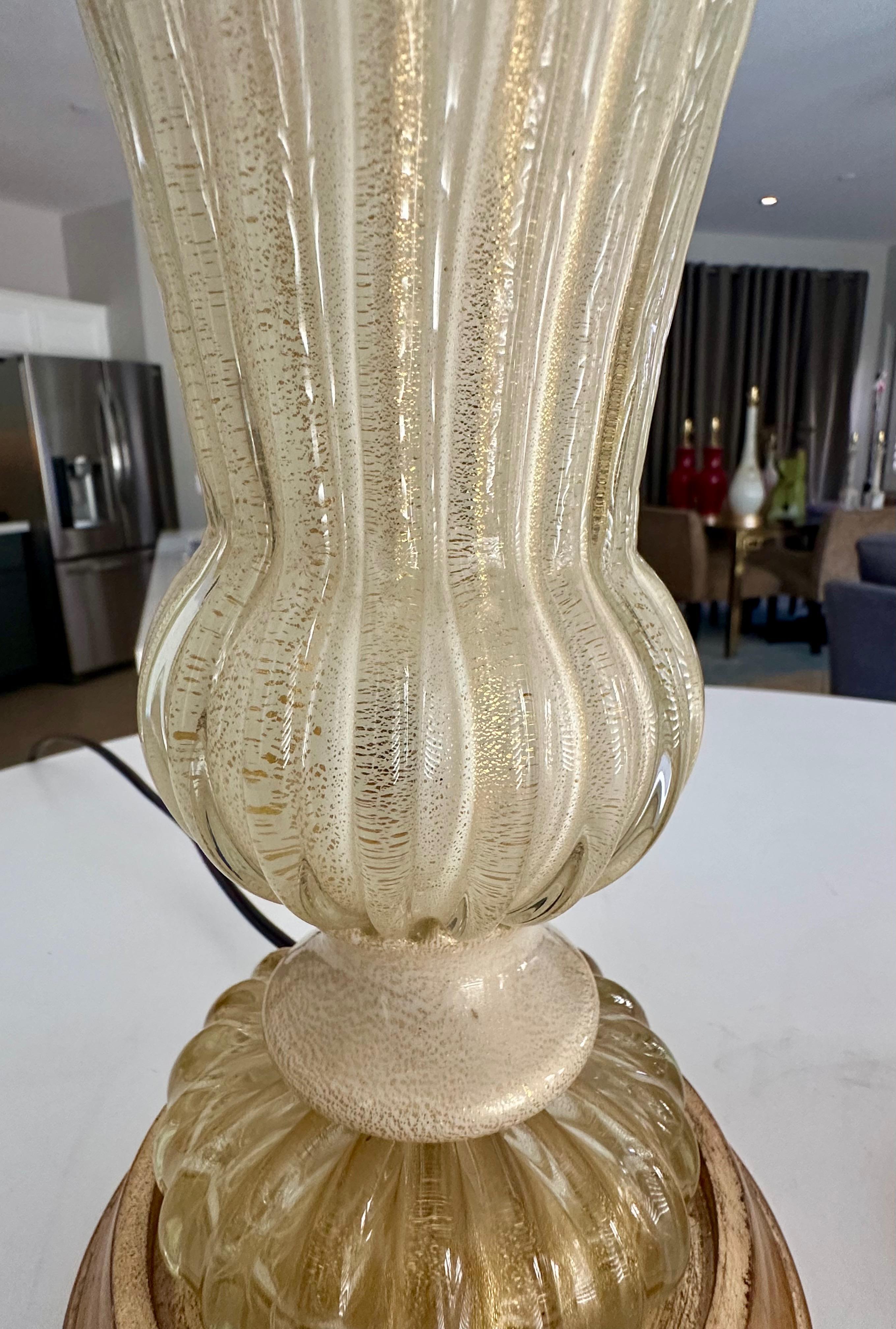 Coppia di lampade da tavolo Barovier Murano oro e bianco in vendita 6