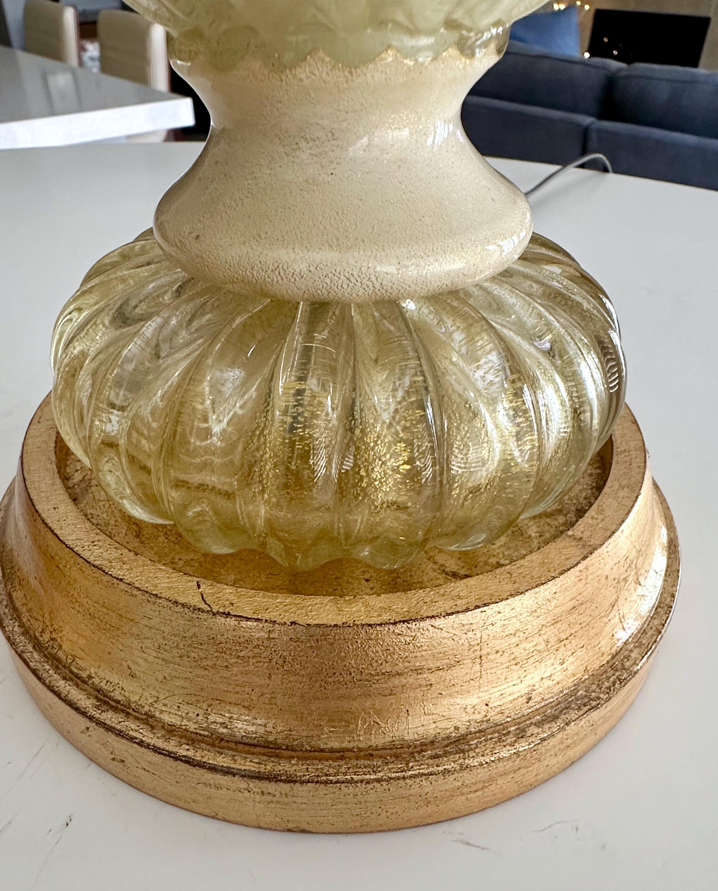 Coppia di lampade da tavolo Barovier Murano oro e bianco in vendita 9