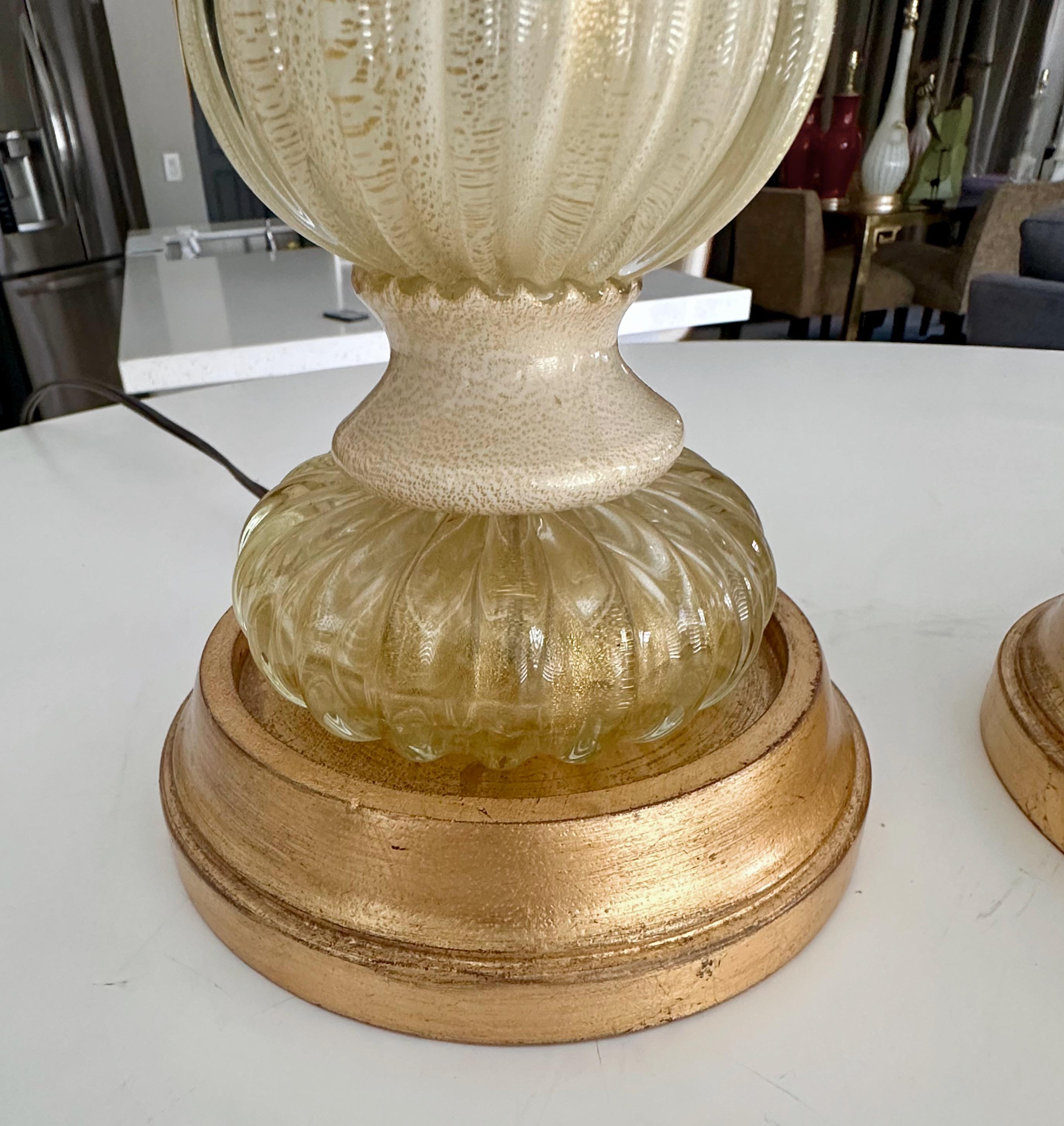 Coppia di lampade da tavolo Barovier Murano oro e bianco in vendita 10