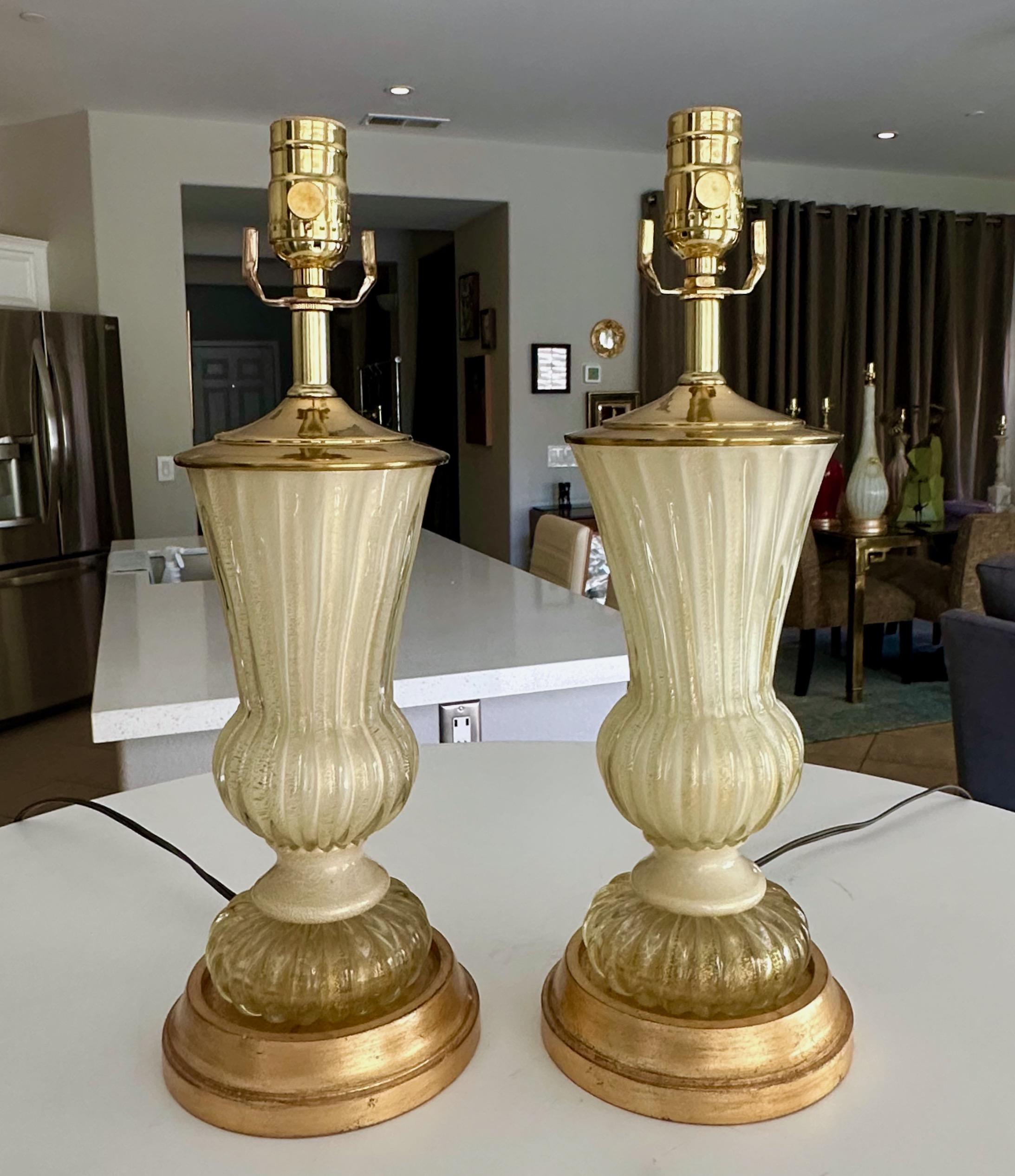 Italiano Coppia di lampade da tavolo Barovier Murano oro e bianco in vendita