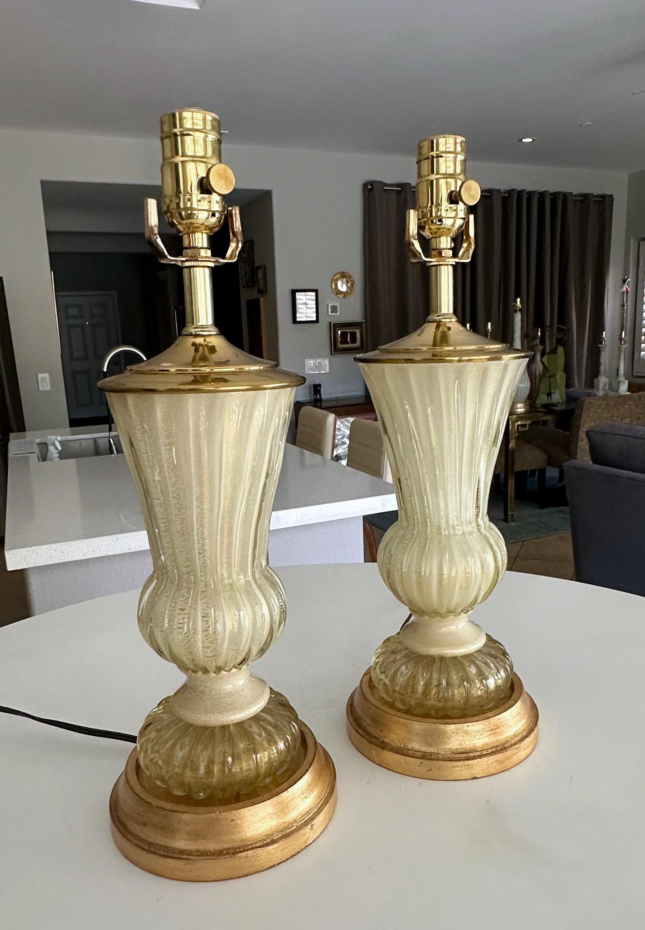 Coppia di lampade da tavolo Barovier Murano oro e bianco In condizioni buone in vendita a Palm Springs, CA