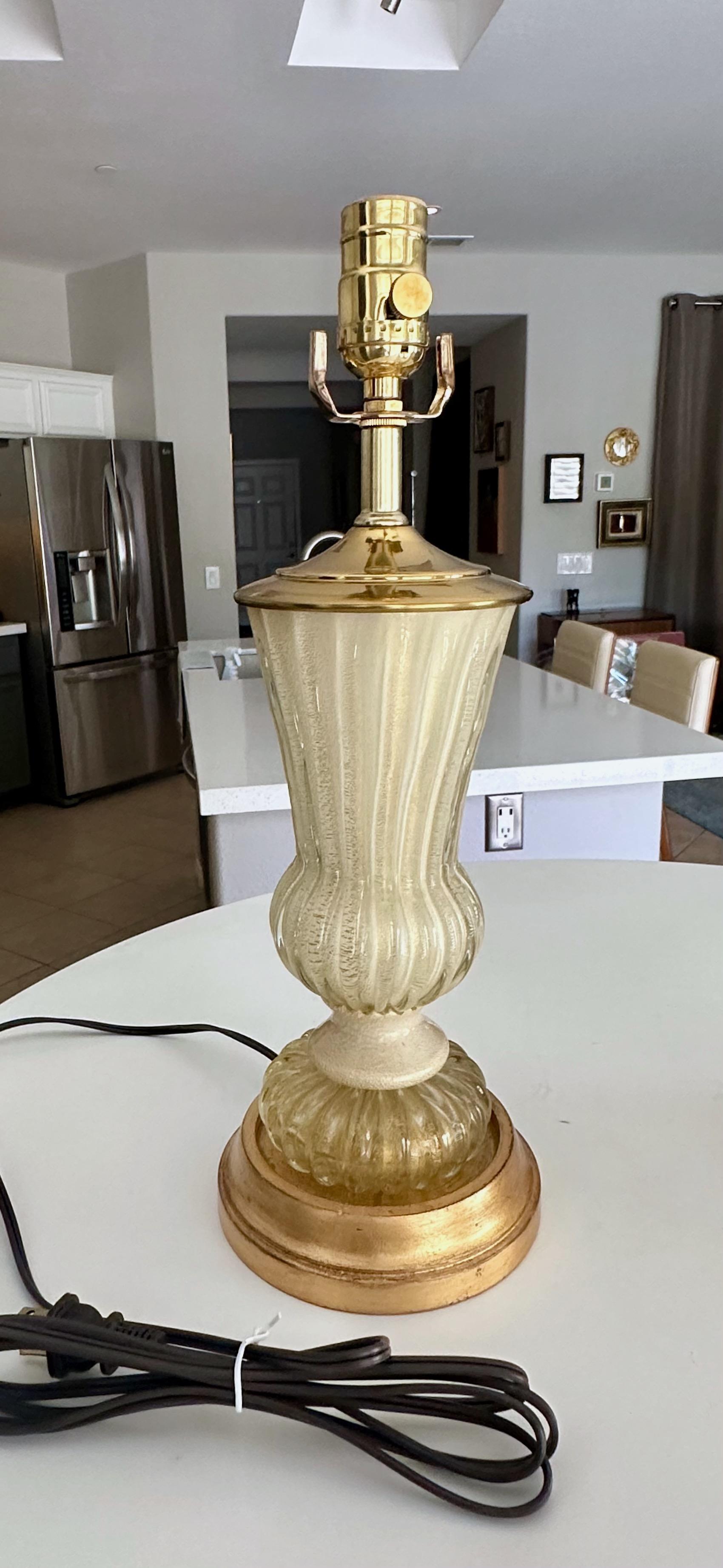 Coppia di lampade da tavolo Barovier Murano oro e bianco in vendita 1