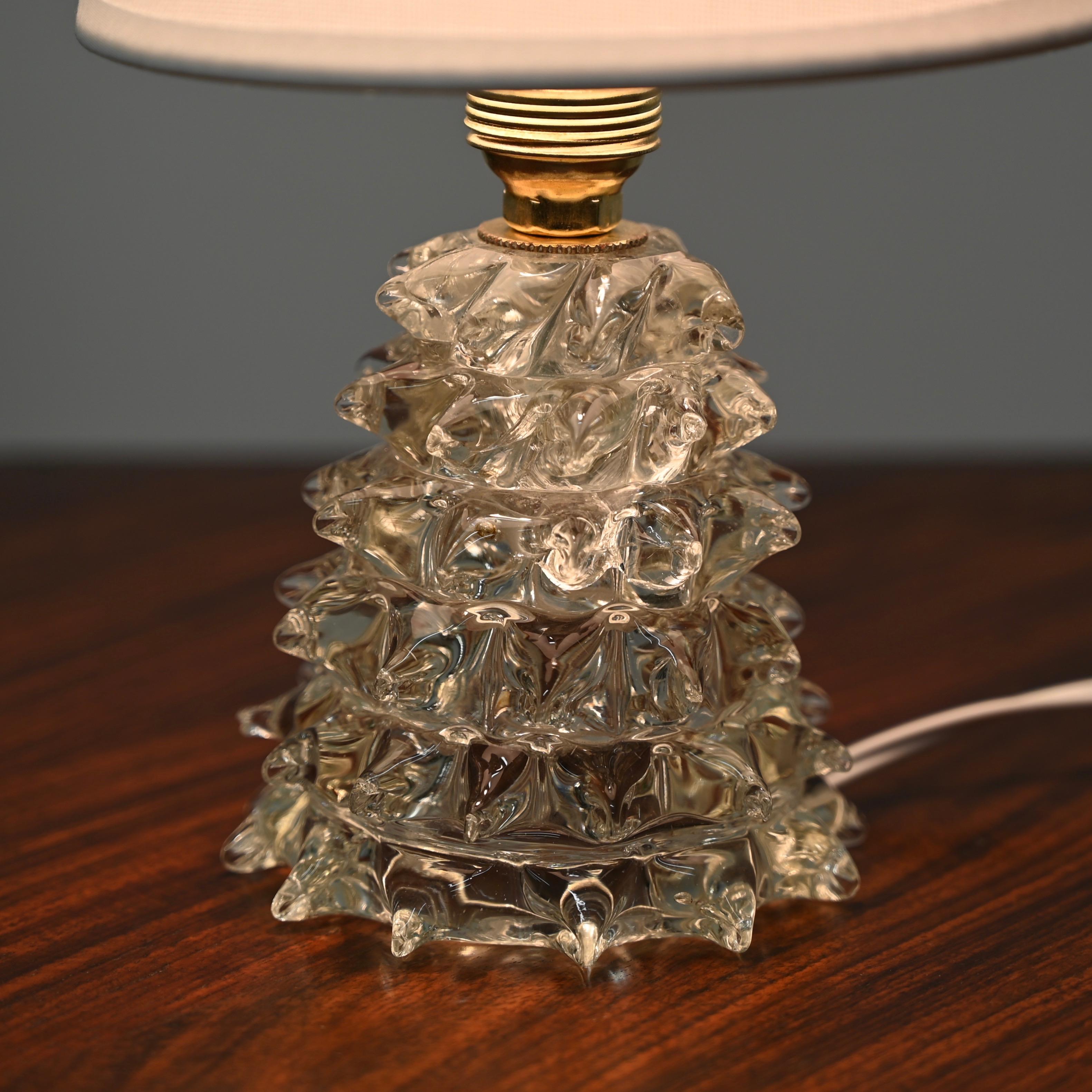 Pareja de lámparas de mesa Barovier de cristal rostrato de Murano y latón, Italia Años 1940 en venta 2