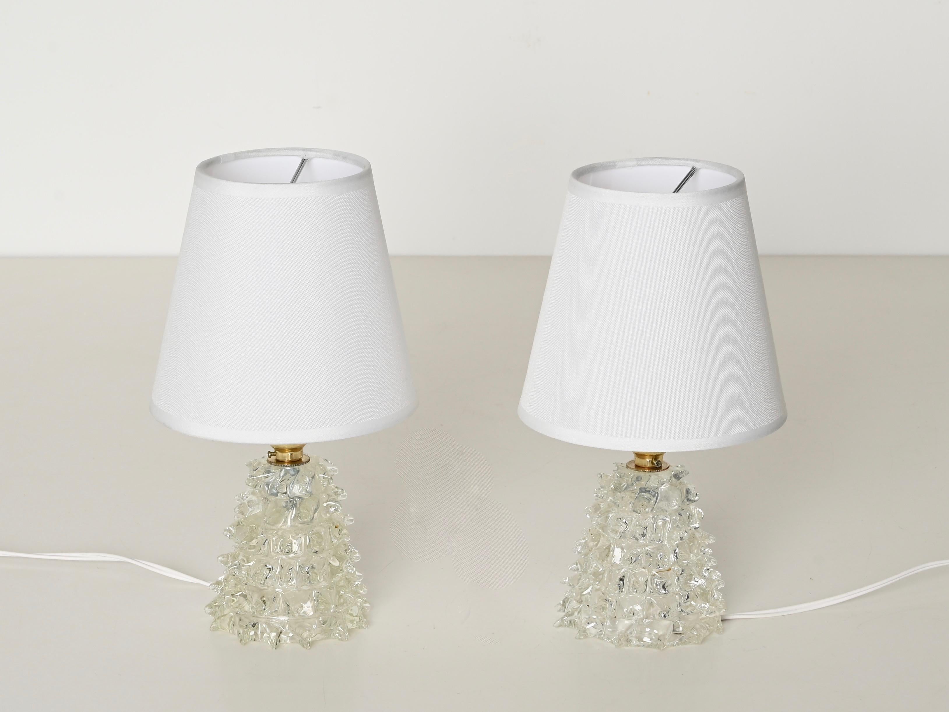 Pareja de lámparas de mesa Barovier de cristal rostrato de Murano y latón, Italia Años 1940 en venta 3