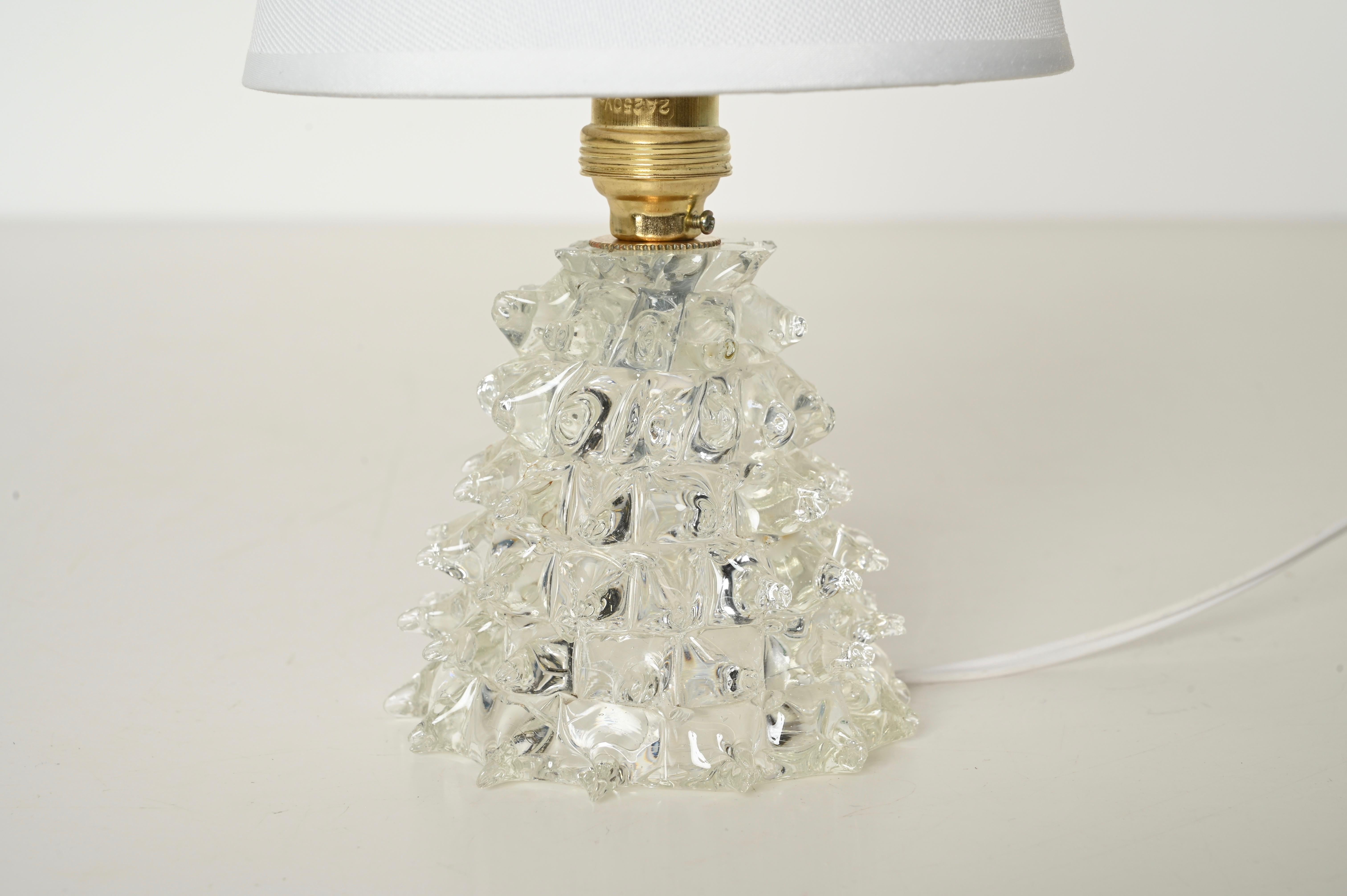 Pareja de lámparas de mesa Barovier de cristal rostrato de Murano y latón, Italia Años 1940 en venta 5