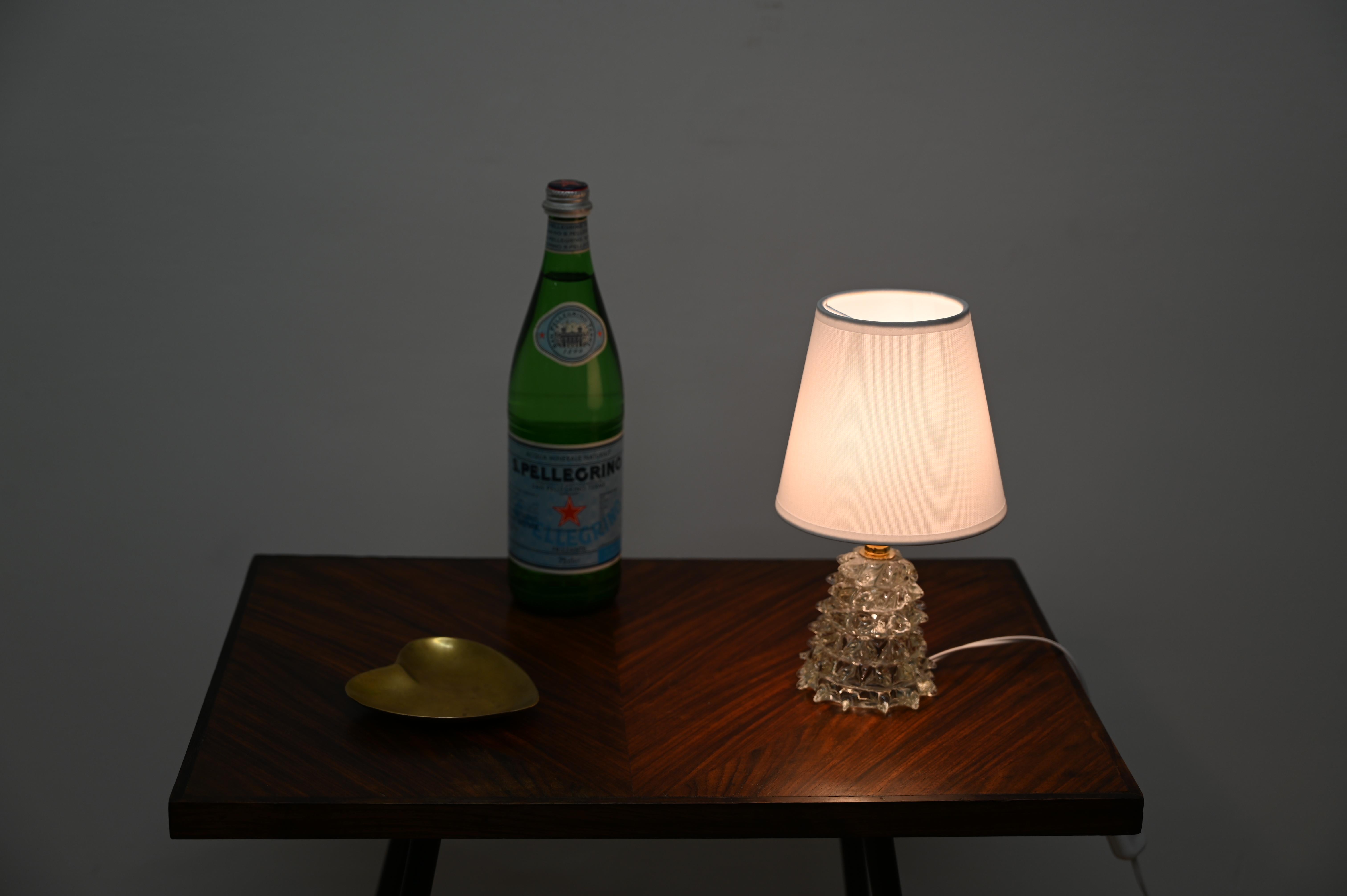 Pareja de lámparas de mesa Barovier de cristal rostrato de Murano y latón, Italia Años 1940 en venta 8