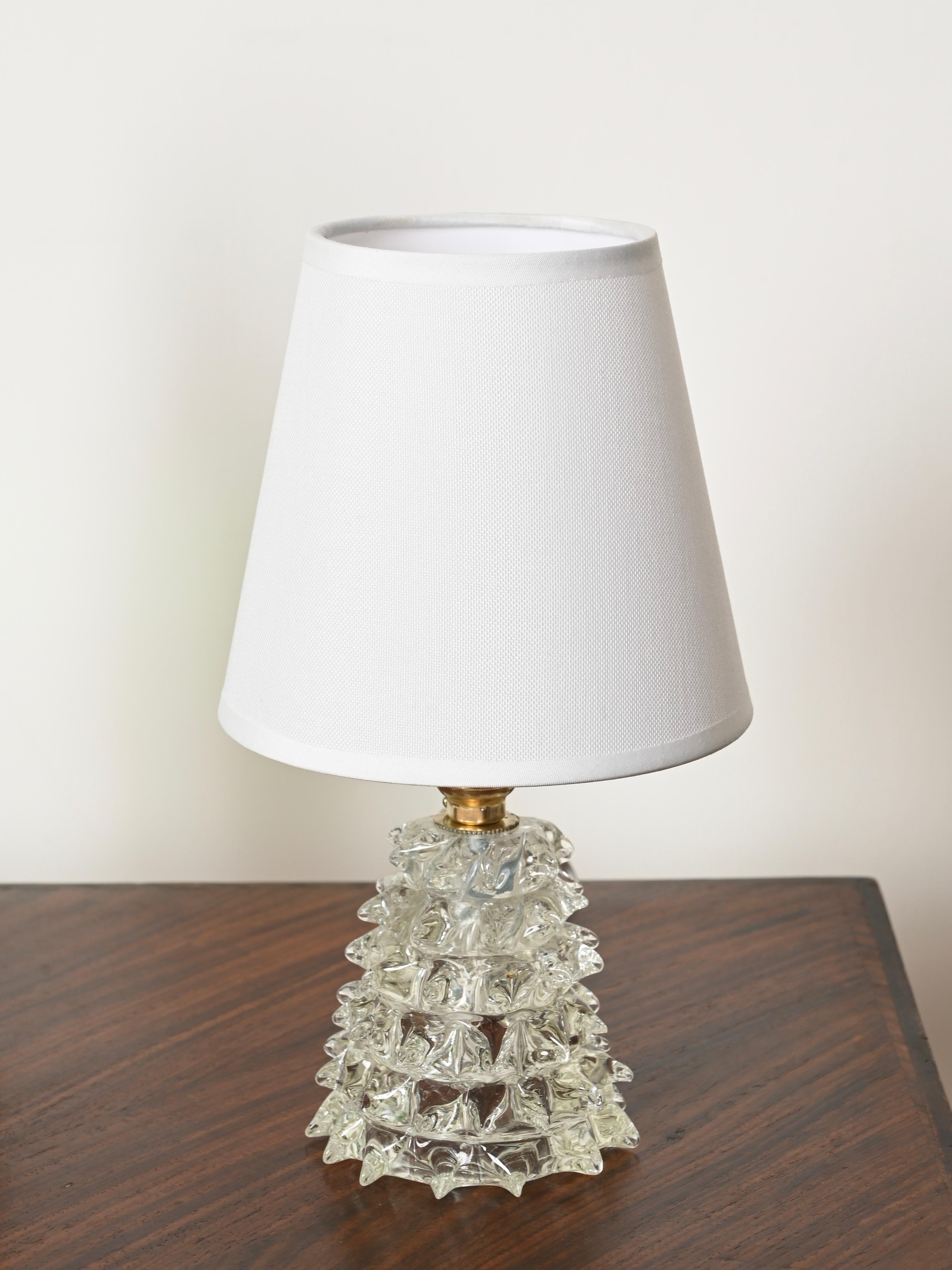 Pareja de lámparas de mesa Barovier de cristal rostrato de Murano y latón, Italia Años 1940 en venta 9