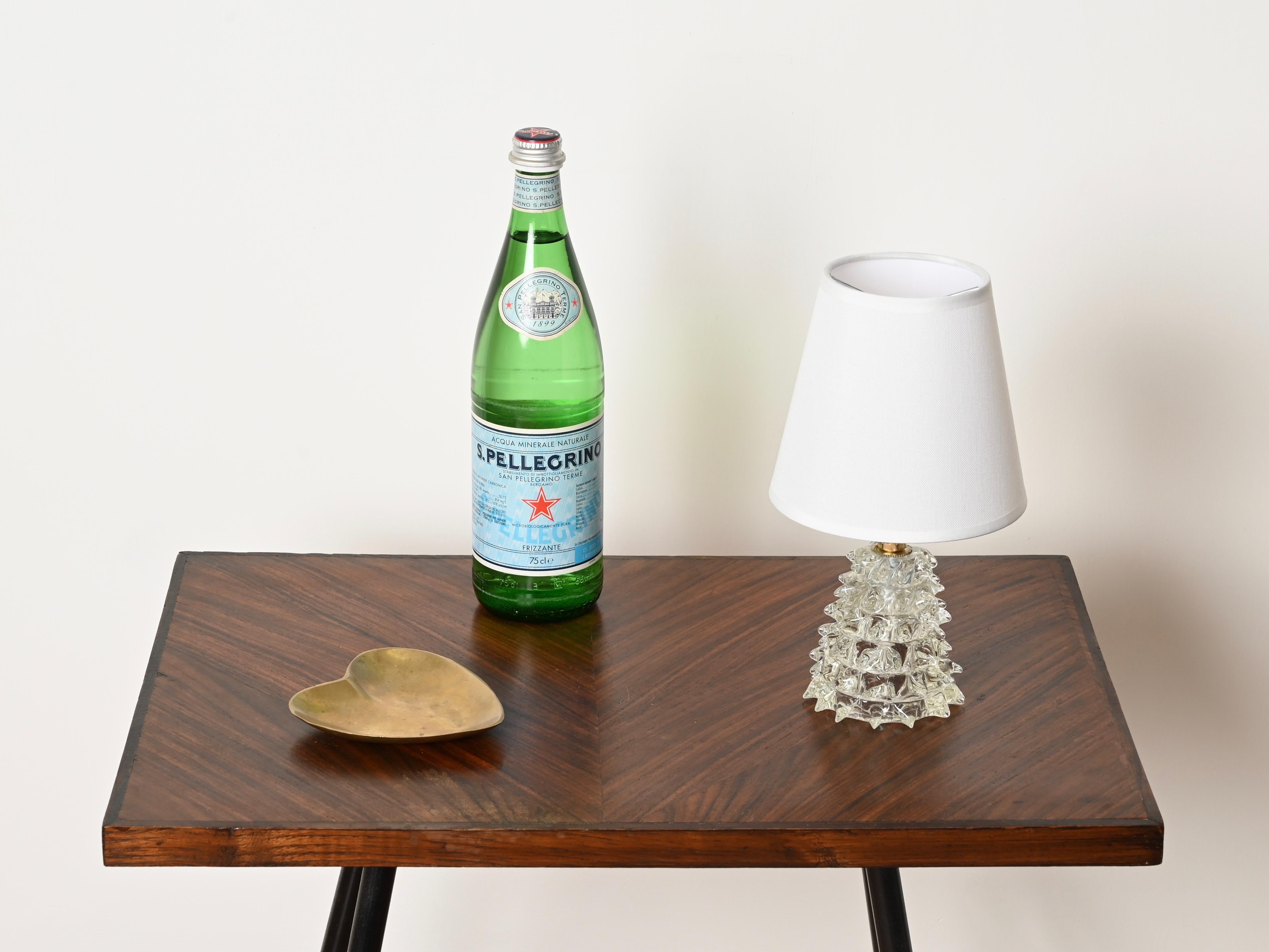 Pareja de lámparas de mesa Barovier de cristal rostrato de Murano y latón, Italia Años 1940 Italiano en venta