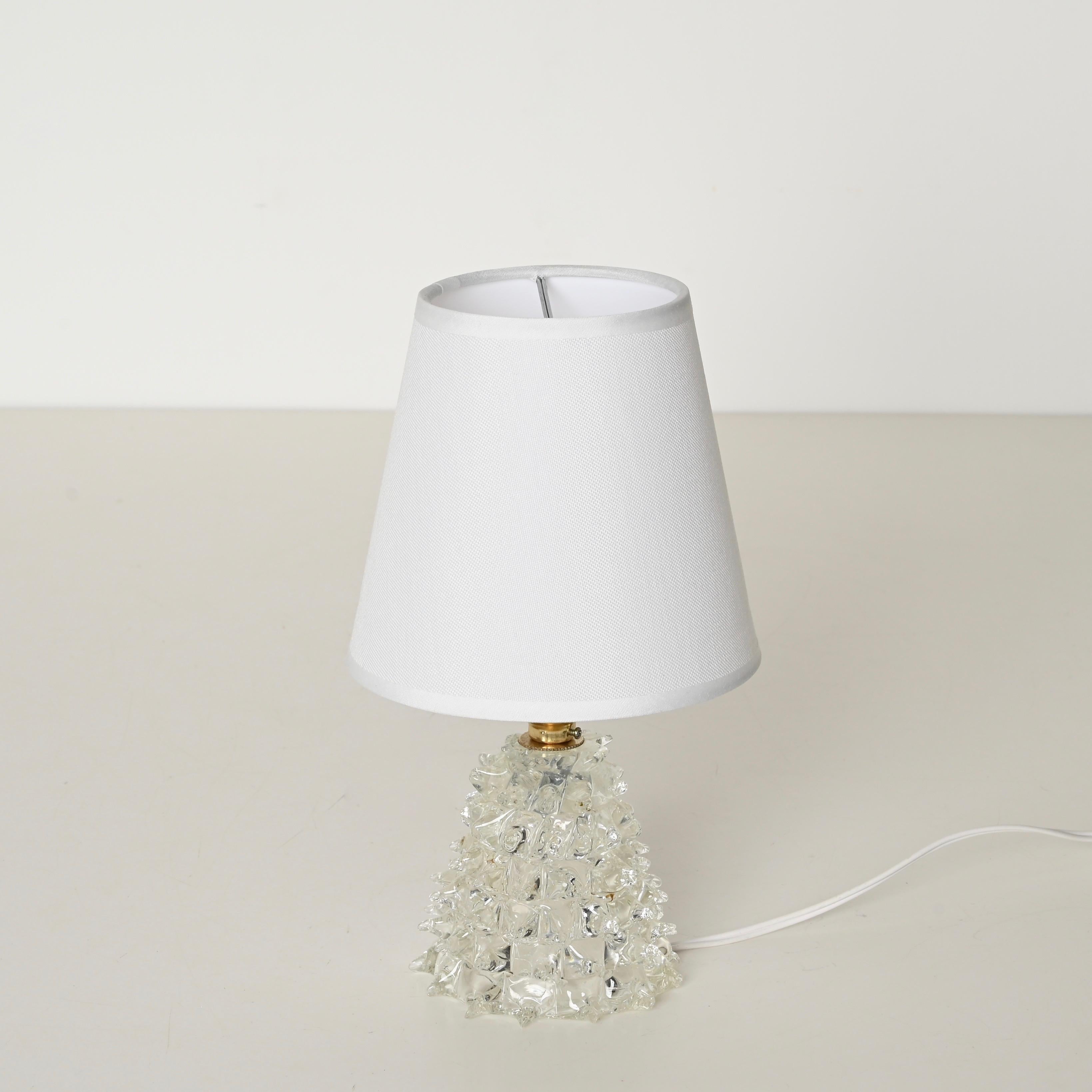 Pareja de lámparas de mesa Barovier de cristal rostrato de Murano y latón, Italia Años 1940 en Bueno estado para la venta en Roma, IT