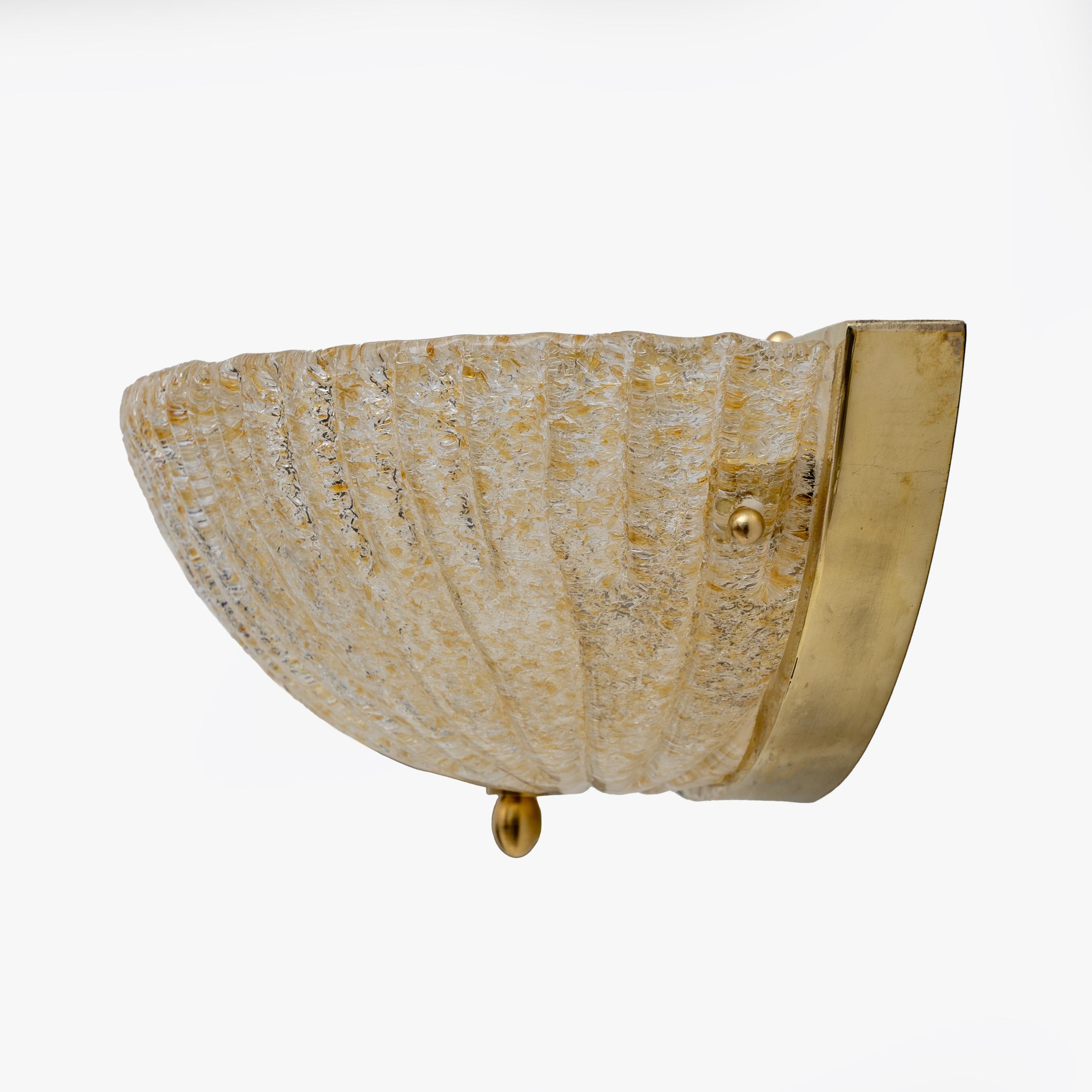 Pair of Barovier Style Mid Century Modern Murano Glass Shell Sconces In Good Condition For Sale In Puglia, Puglia
