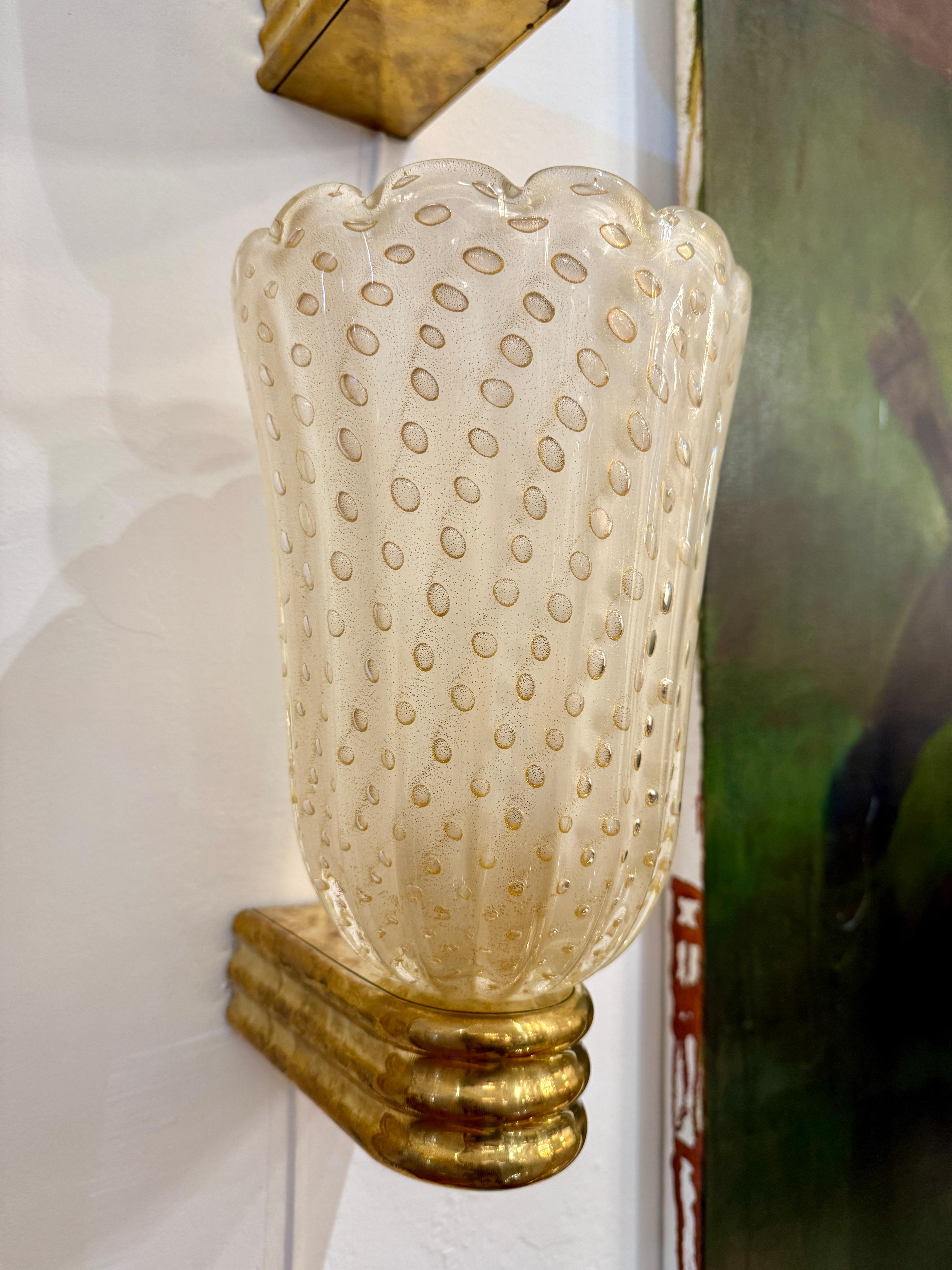 Paar Barovier Stil Murano Pulegoso Gold Glas & Messing Wandleuchter (Moderne der Mitte des Jahrhunderts)