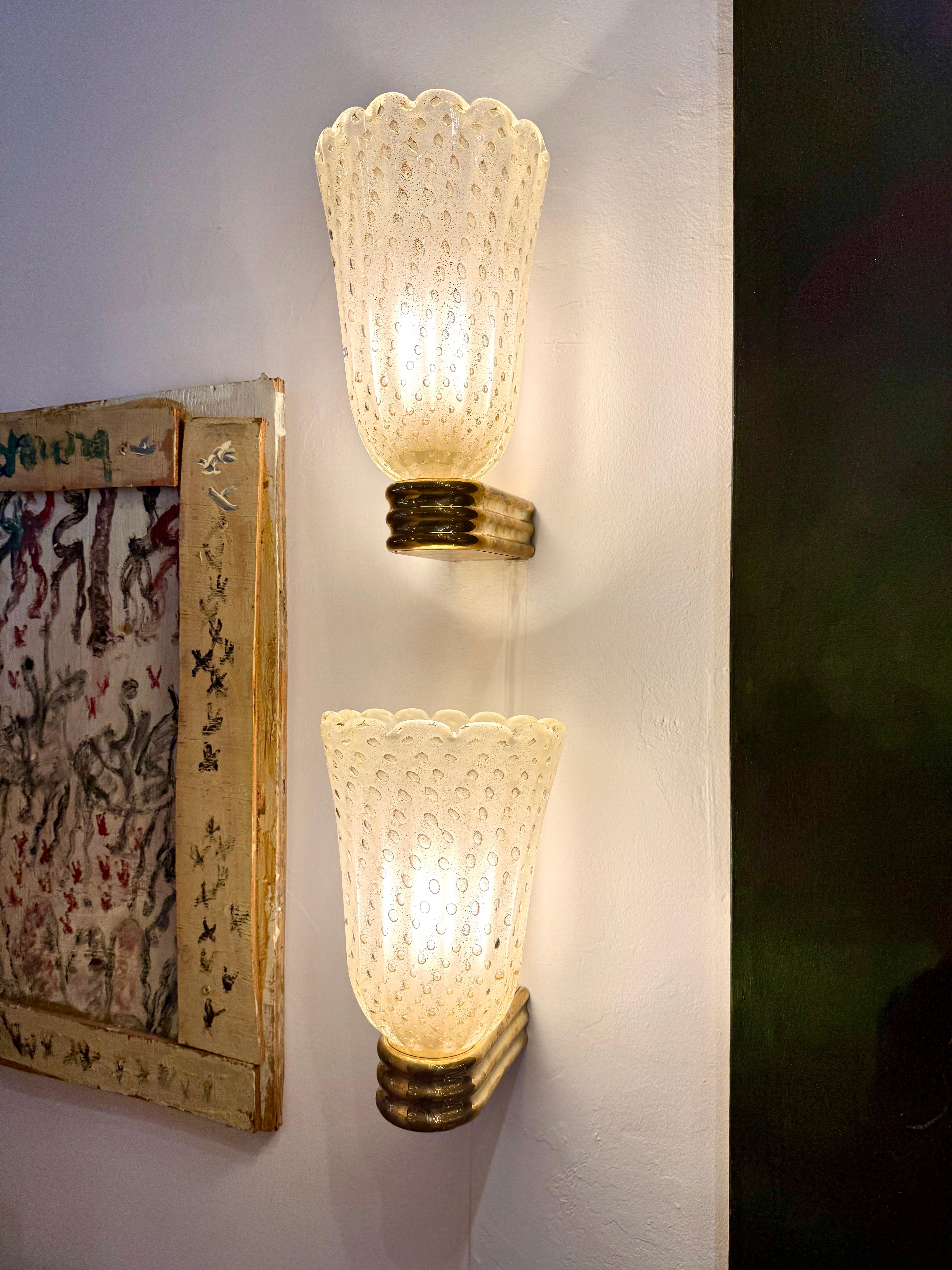 Paar Barovier Stil Murano Pulegoso Gold Glas & Messing Wandleuchter im Zustand „Gut“ in North Miami, FL
