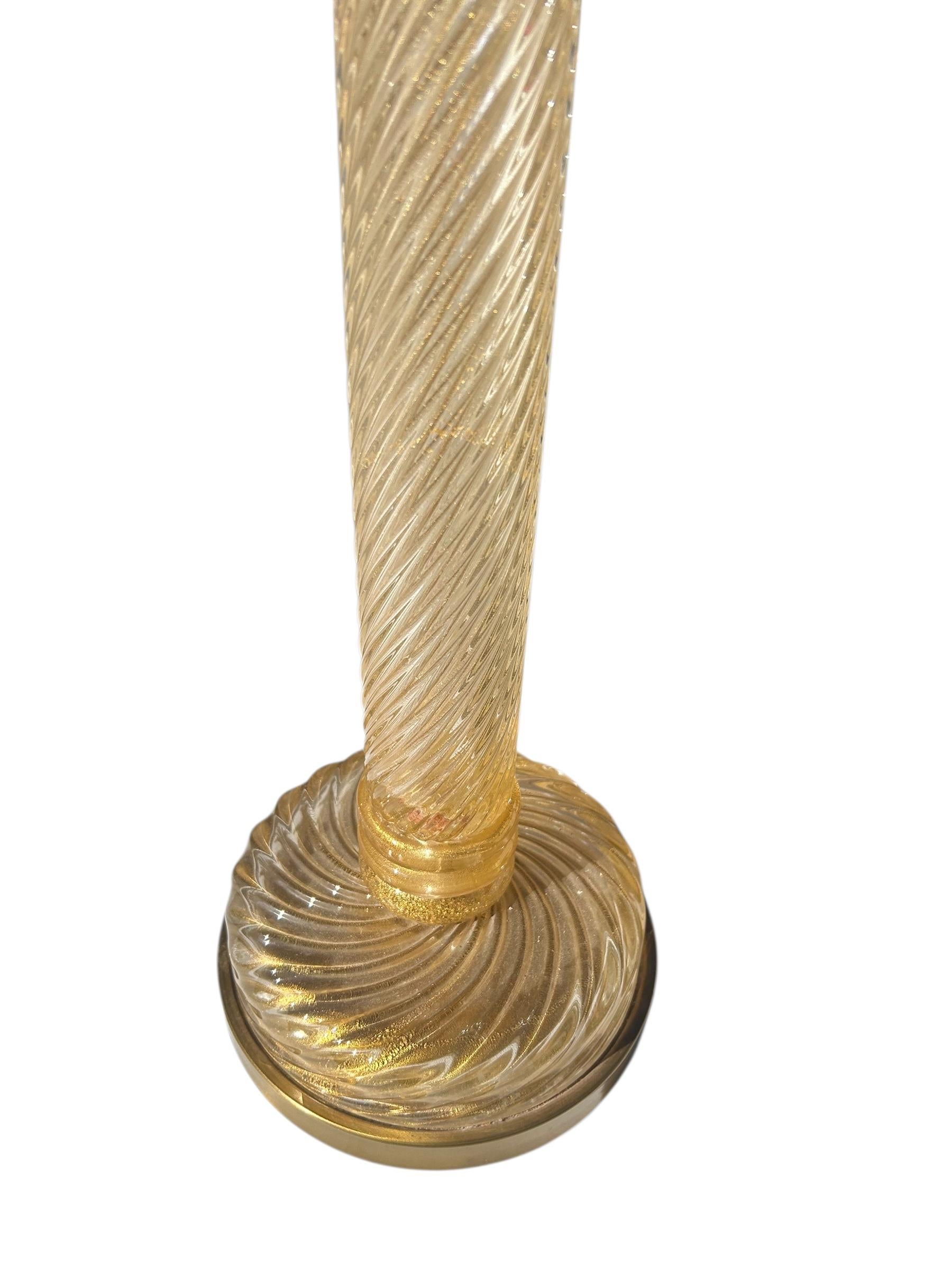 Italiano Coppia di lampade a colonna in vetro di Murano color oro di Barovier&Toso, C.C. 1950 in vendita