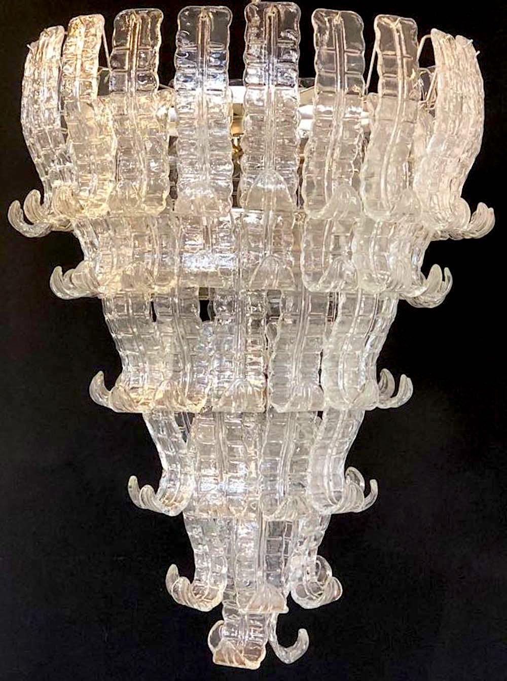 Each with 74 precious Murano glass felci. 
13 light bulbs E 14.
Measures: Height cm 105. With chain cm 170.