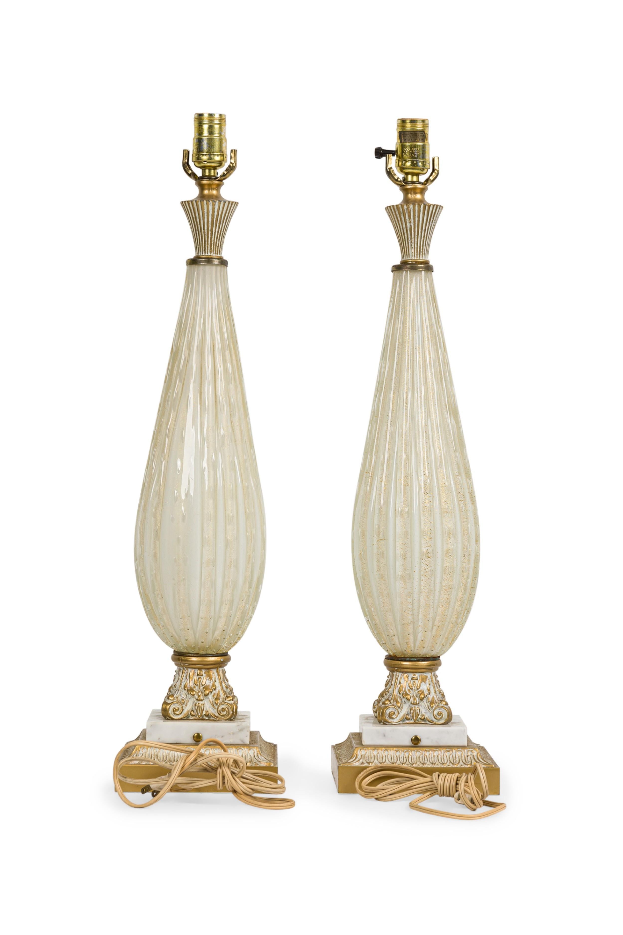 Pareja de lámparas de sobremesa italianas de mediados de siglo Barovier & Toso Bolle y Fleck dorado Moderno de mediados de siglo en venta