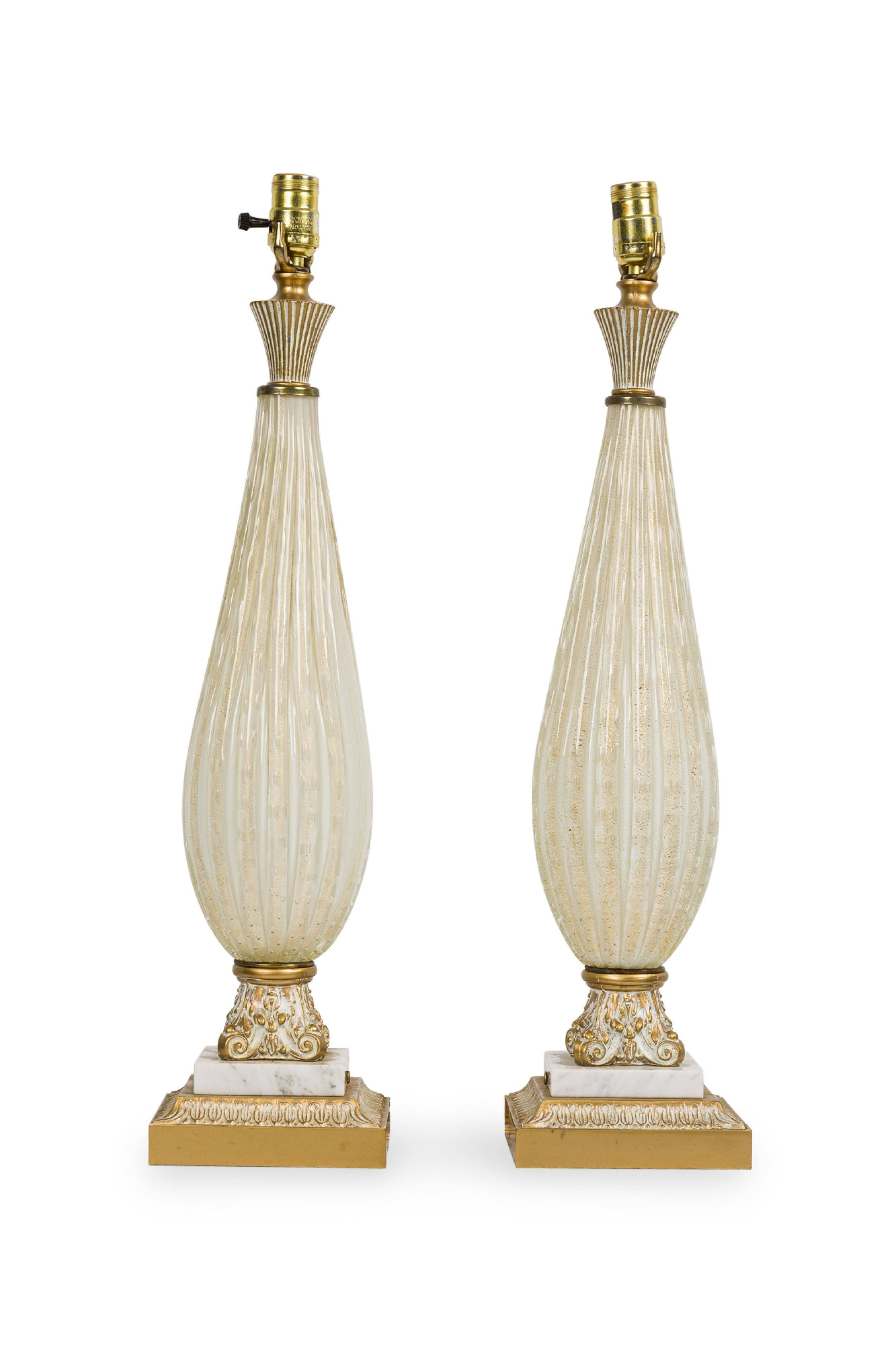 Pareja de lámparas de sobremesa italianas de mediados de siglo Barovier & Toso Bolle y Fleck dorado Italiano en venta