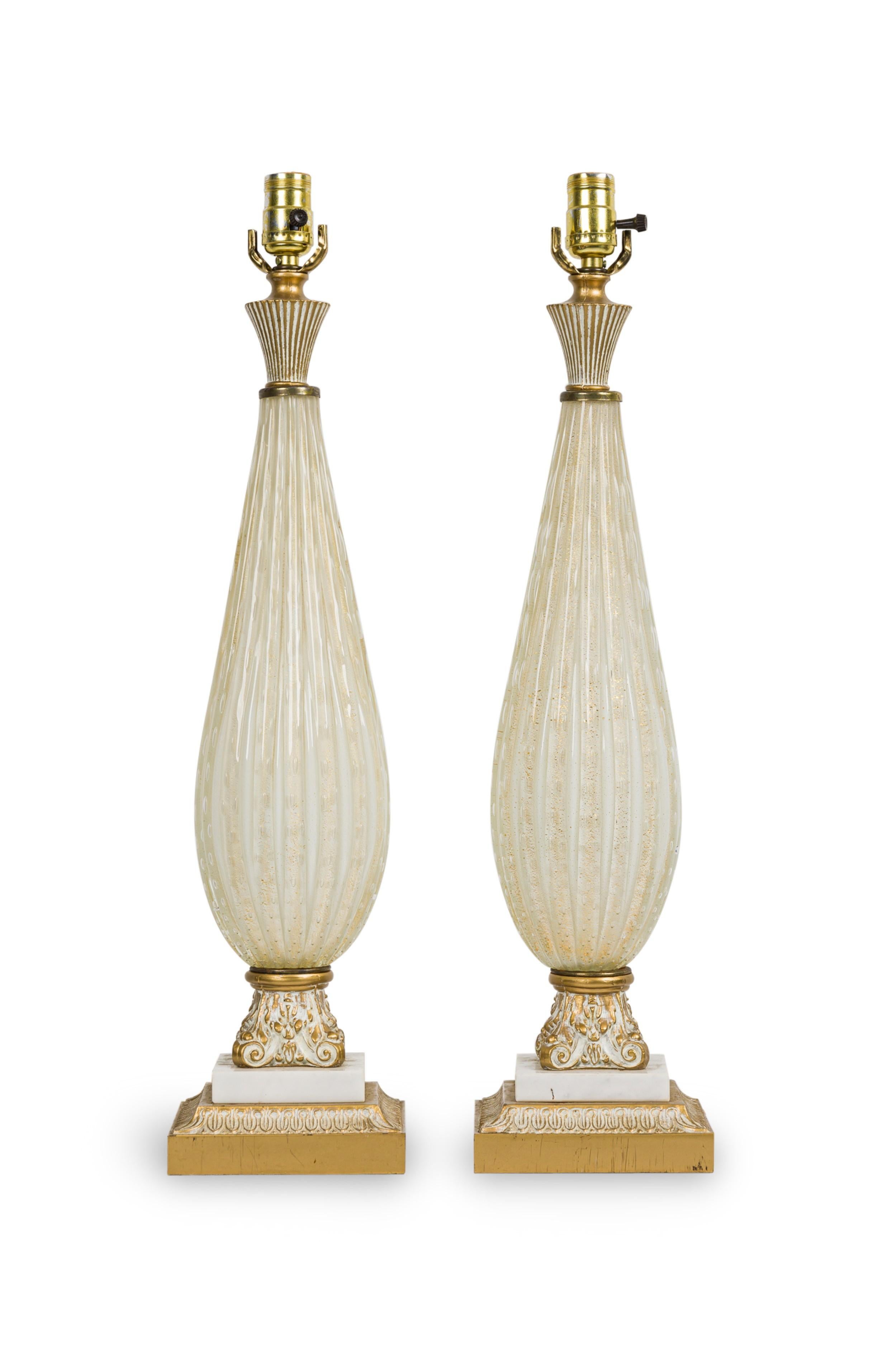 Pareja de lámparas de sobremesa italianas de mediados de siglo Barovier & Toso Bolle y Fleck dorado en Bueno estado para la venta en Queens, NY