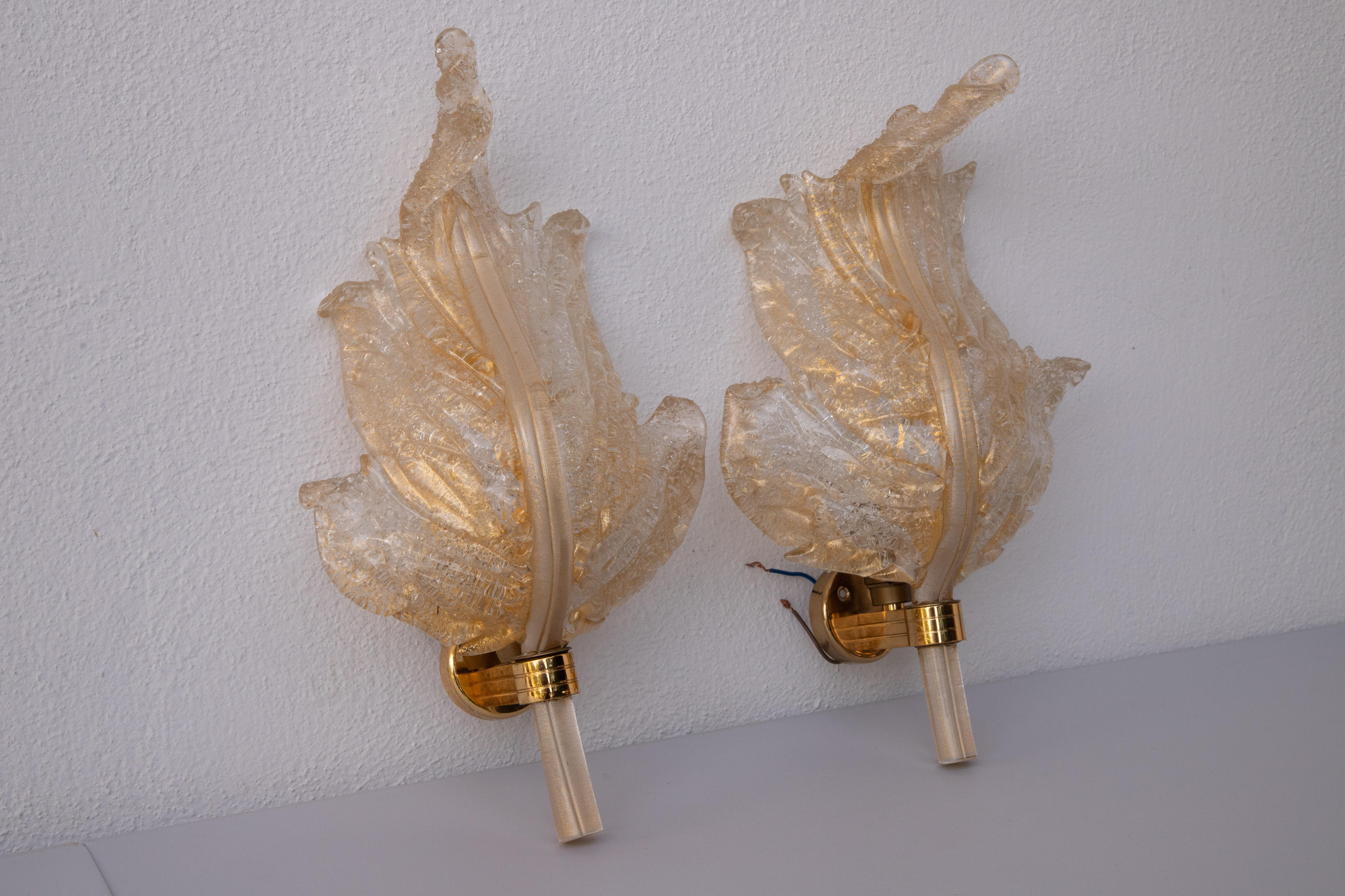 Pair of Barovier & Toso Leaf Sconces Murano Art Glass Clear Golden, 1970s 1