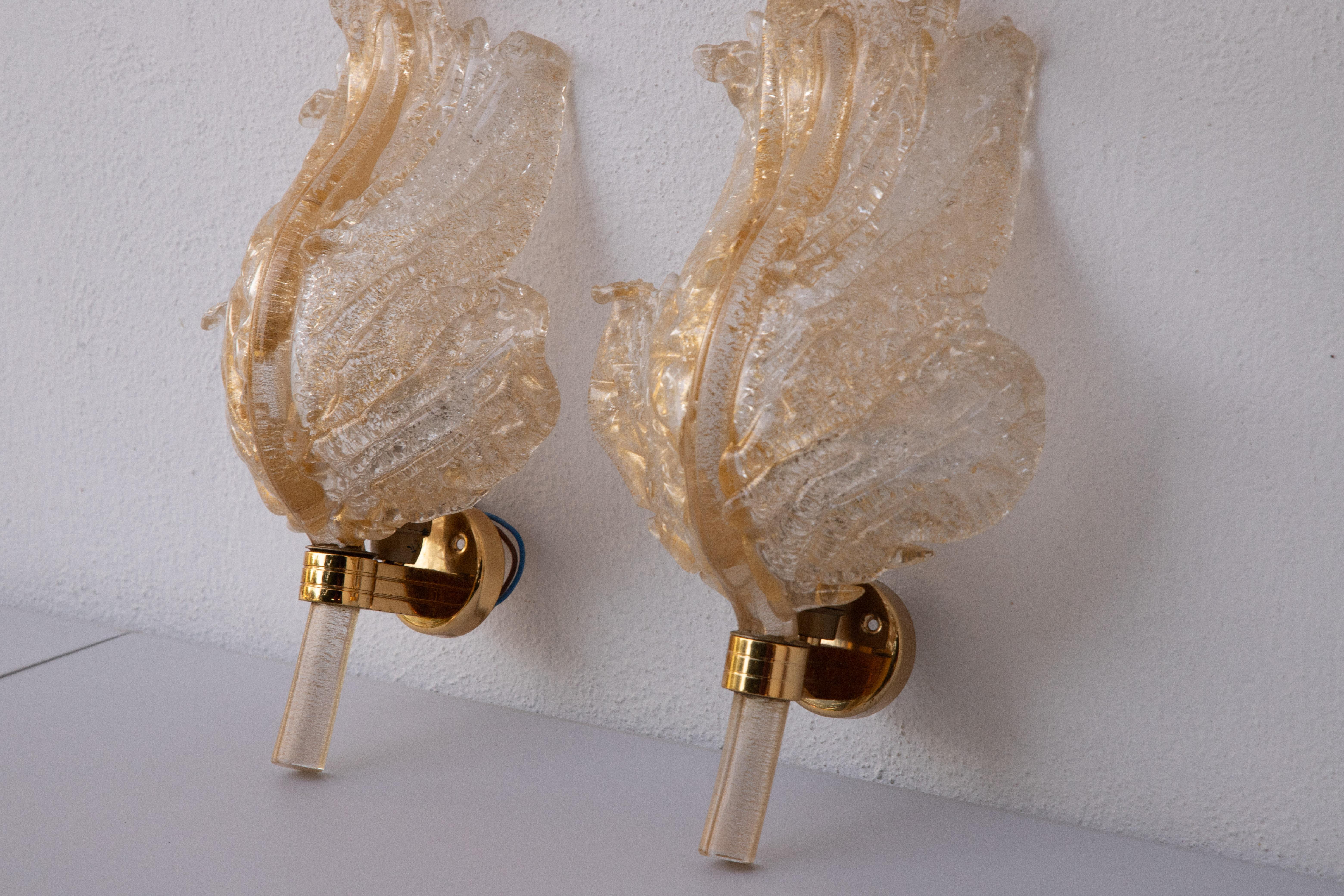 Pair of Barovier & Toso Leaf Sconces Murano Art Glass Clear Golden, 1970s 2