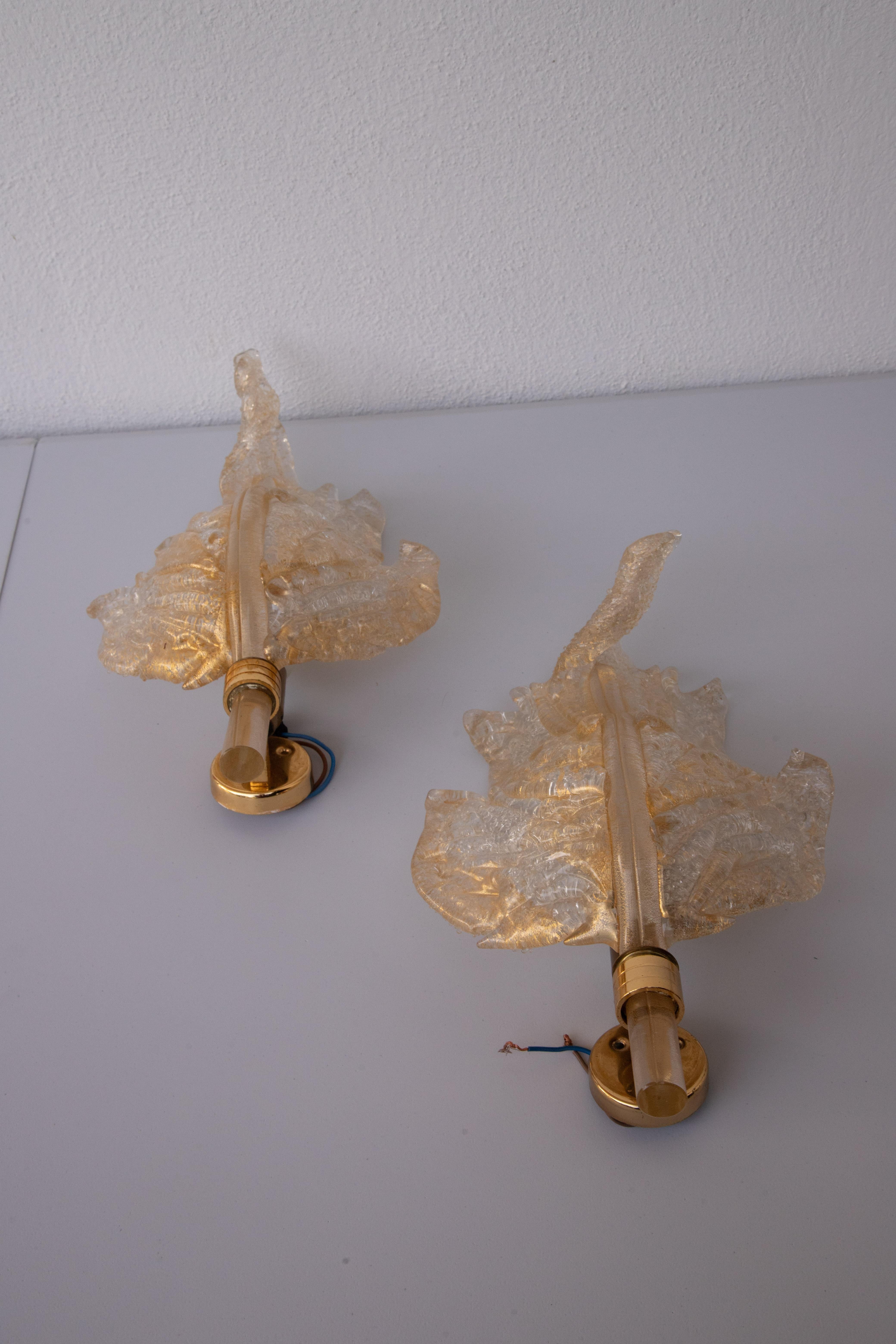 Pair of Barovier & Toso Leaf Sconces Murano Art Glass Clear Golden, 1970s 4