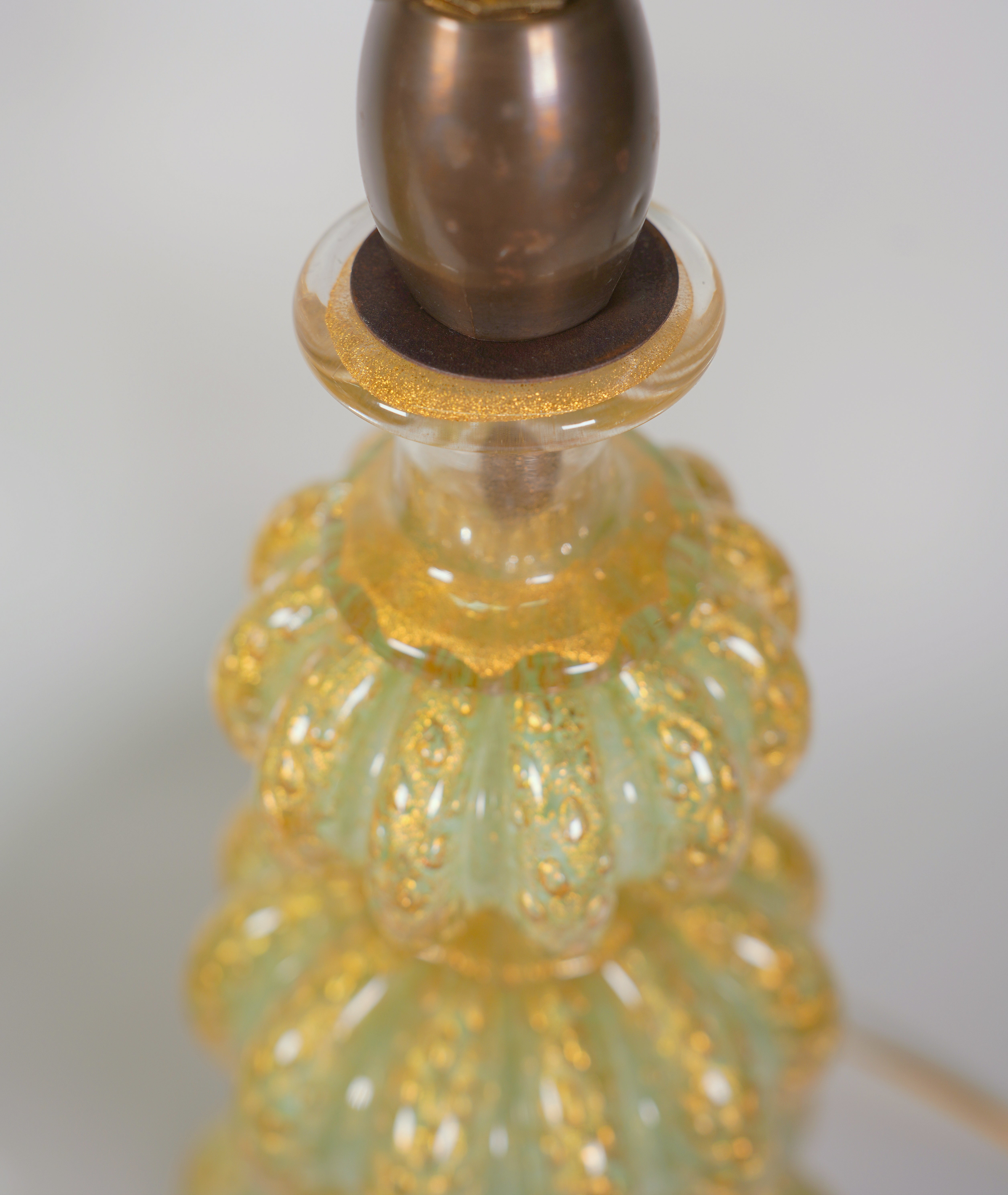 Coppia di lampade in vetro di Murano Barovier&Toso con base in lucite In condizioni buone in vendita a Miami, FL