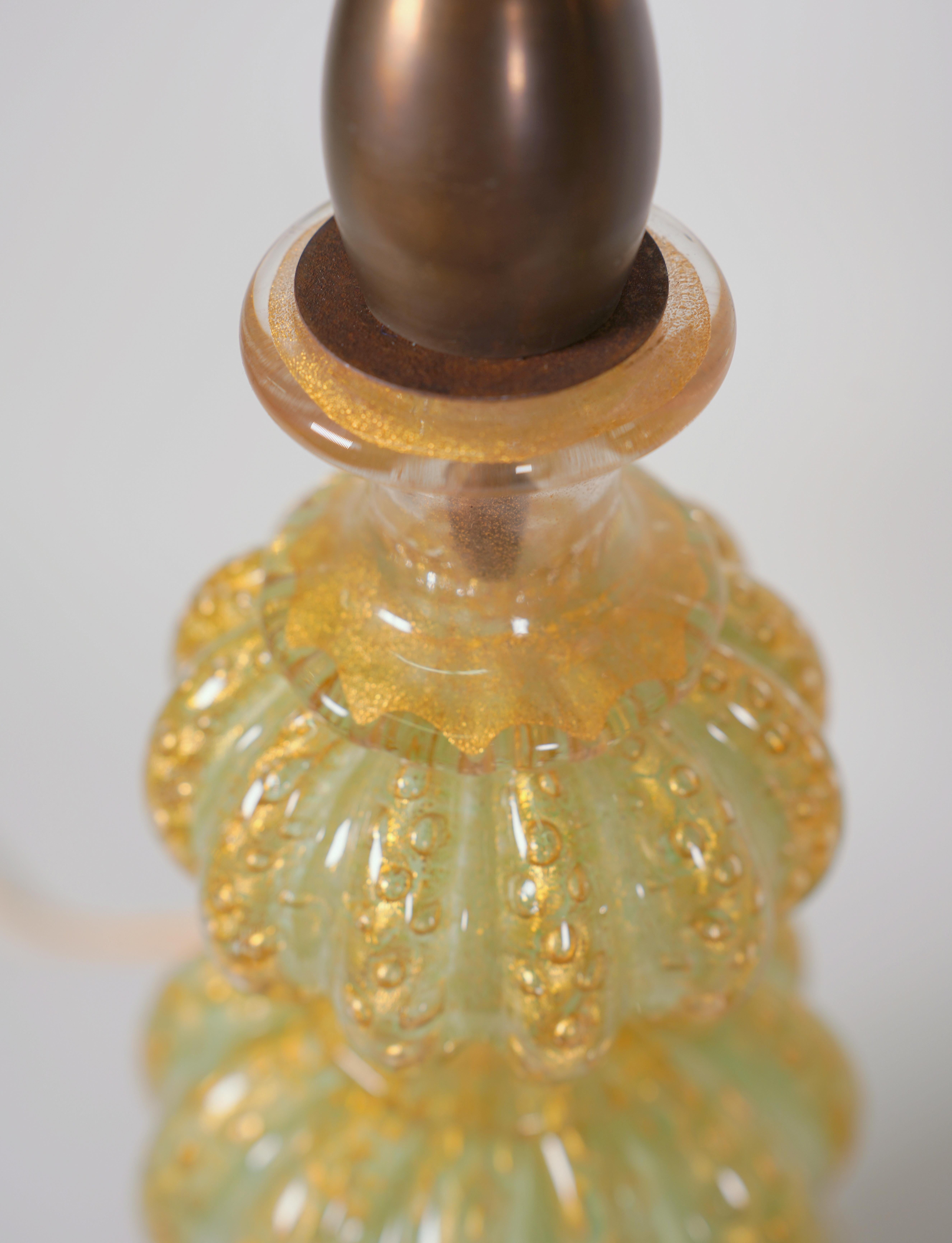 Vetro artistico Coppia di lampade in vetro di Murano Barovier&Toso con base in lucite in vendita
