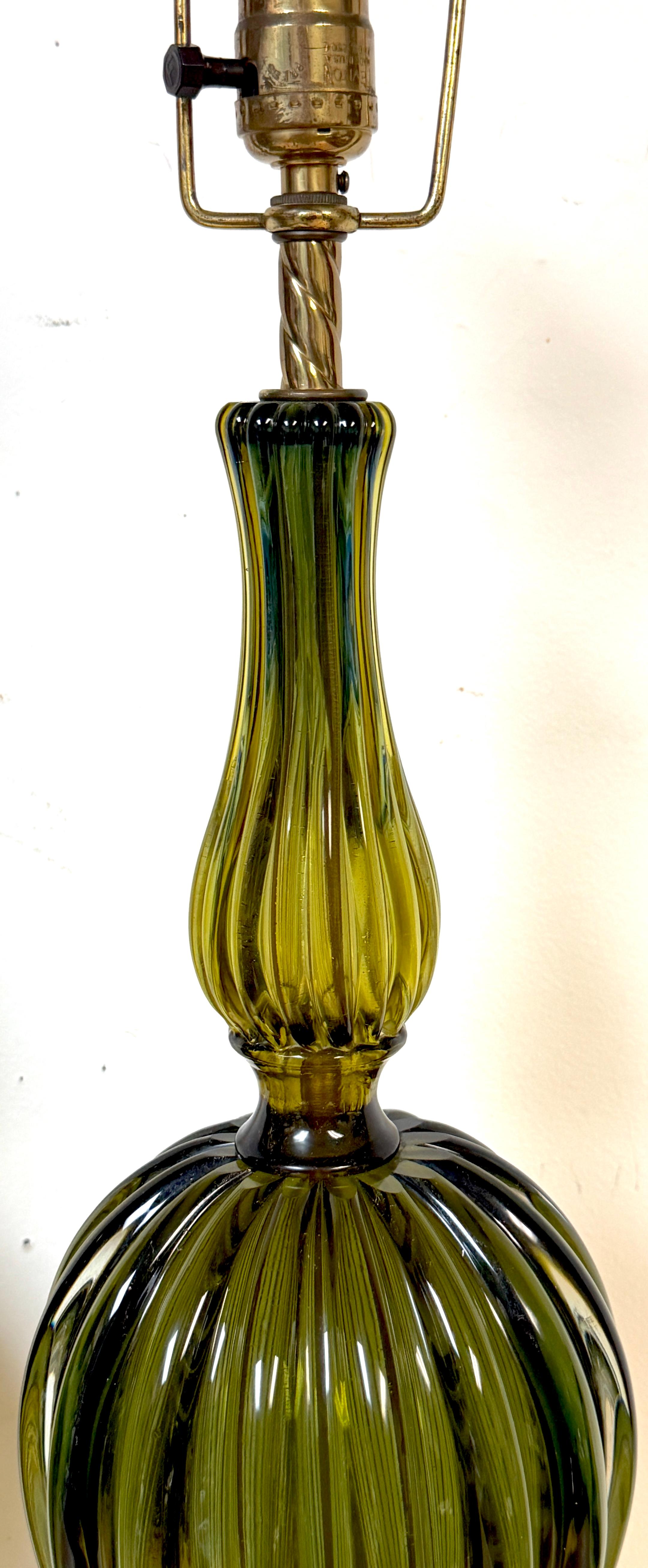 Pair of Barovier & Toso Ribbed Olive Verde Murano Glass Lamps, Circa 1955-1965 Bon état - En vente à West Palm Beach, FL