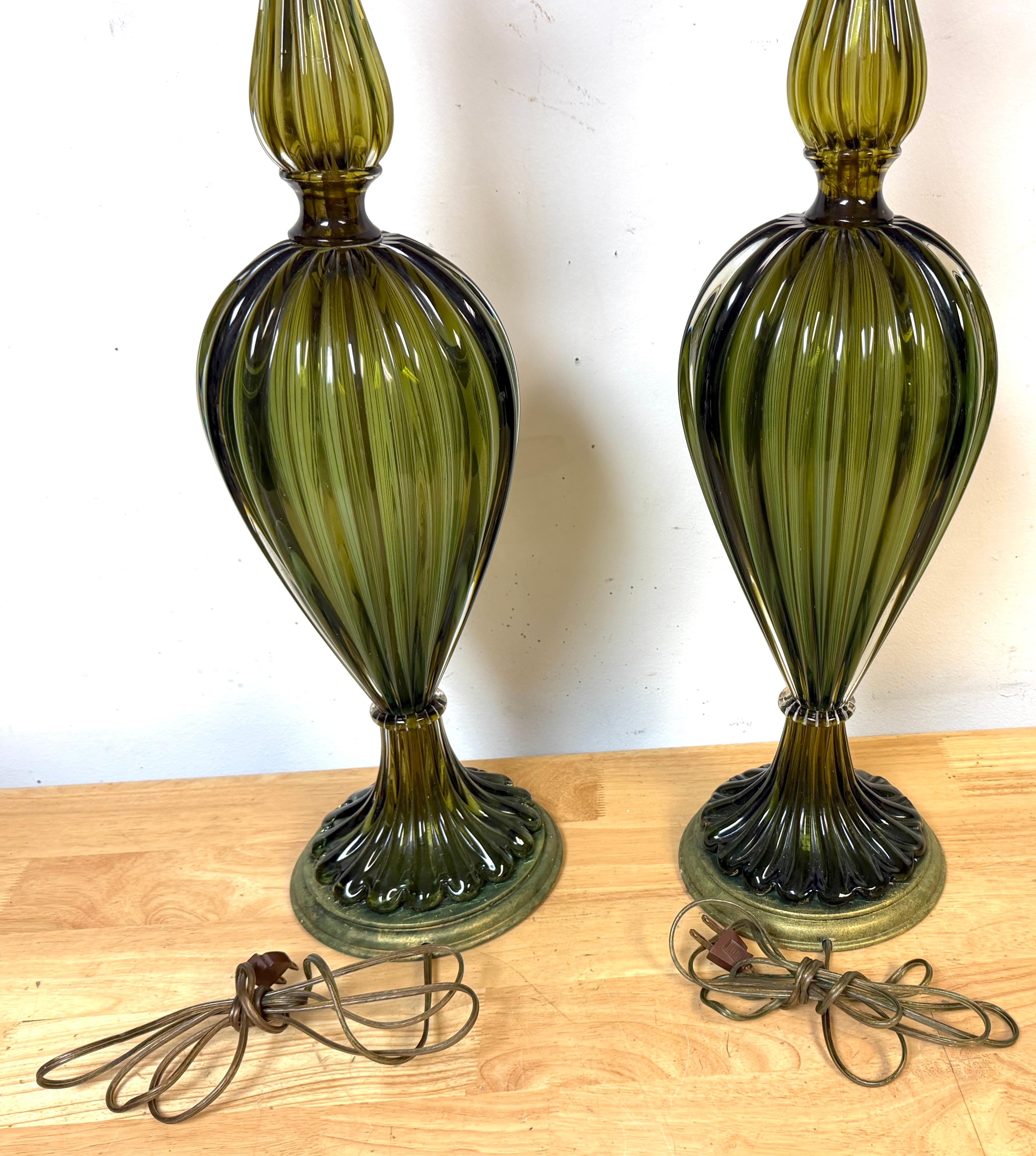 Laiton Pair of Barovier & Toso Ribbed Olive Verde Murano Glass Lamps, Circa 1955-1965 en vente