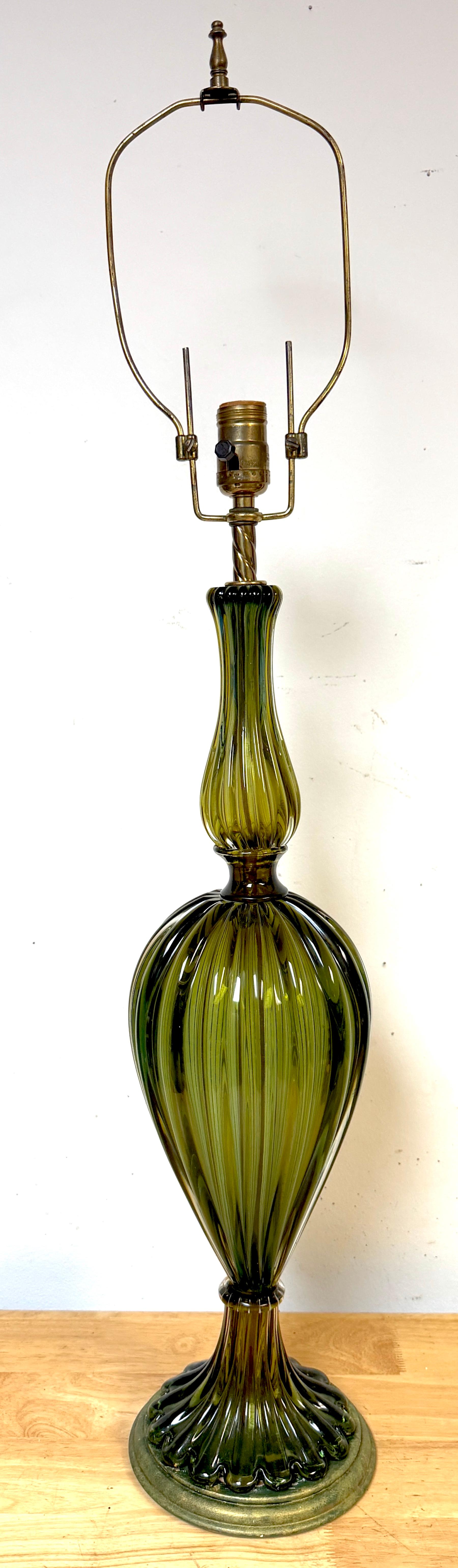 Pair of Barovier & Toso Ribbed Olive Verde Murano Glass Lamps, Circa 1955-1965 en vente 1