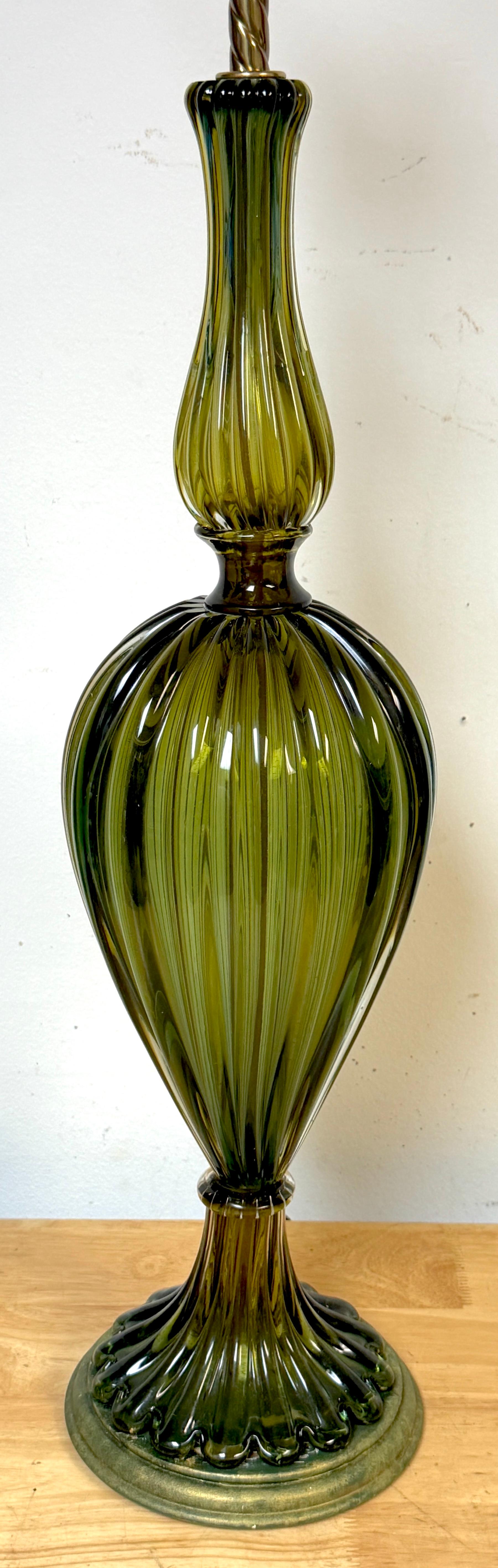 Pair of Barovier & Toso Ribbed Olive Verde Murano Glass Lamps, Circa 1955-1965 en vente 2