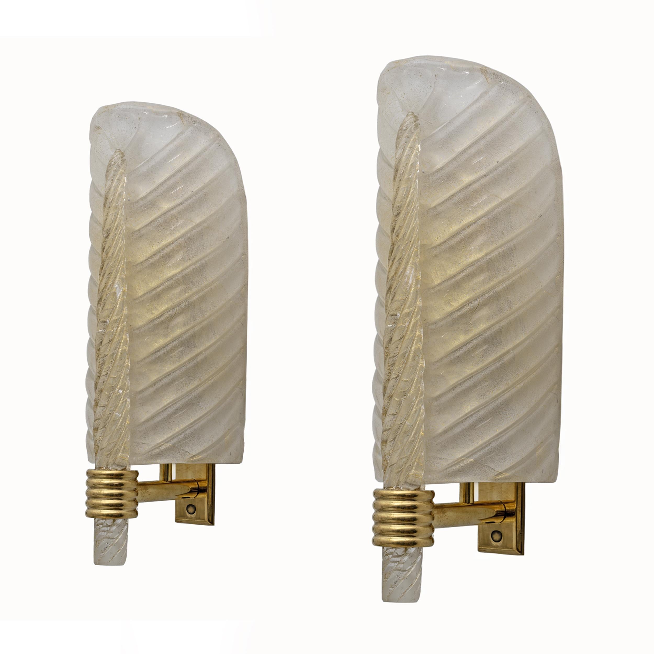 Pair of Barovier & Toso style Murano blown glass wall lights, Italy, 1990s. The wall lights have brass frames; the Murano glass is a light transparent gold with gold dust inclusions for a silky effect. The wall lights have one light each with an E27