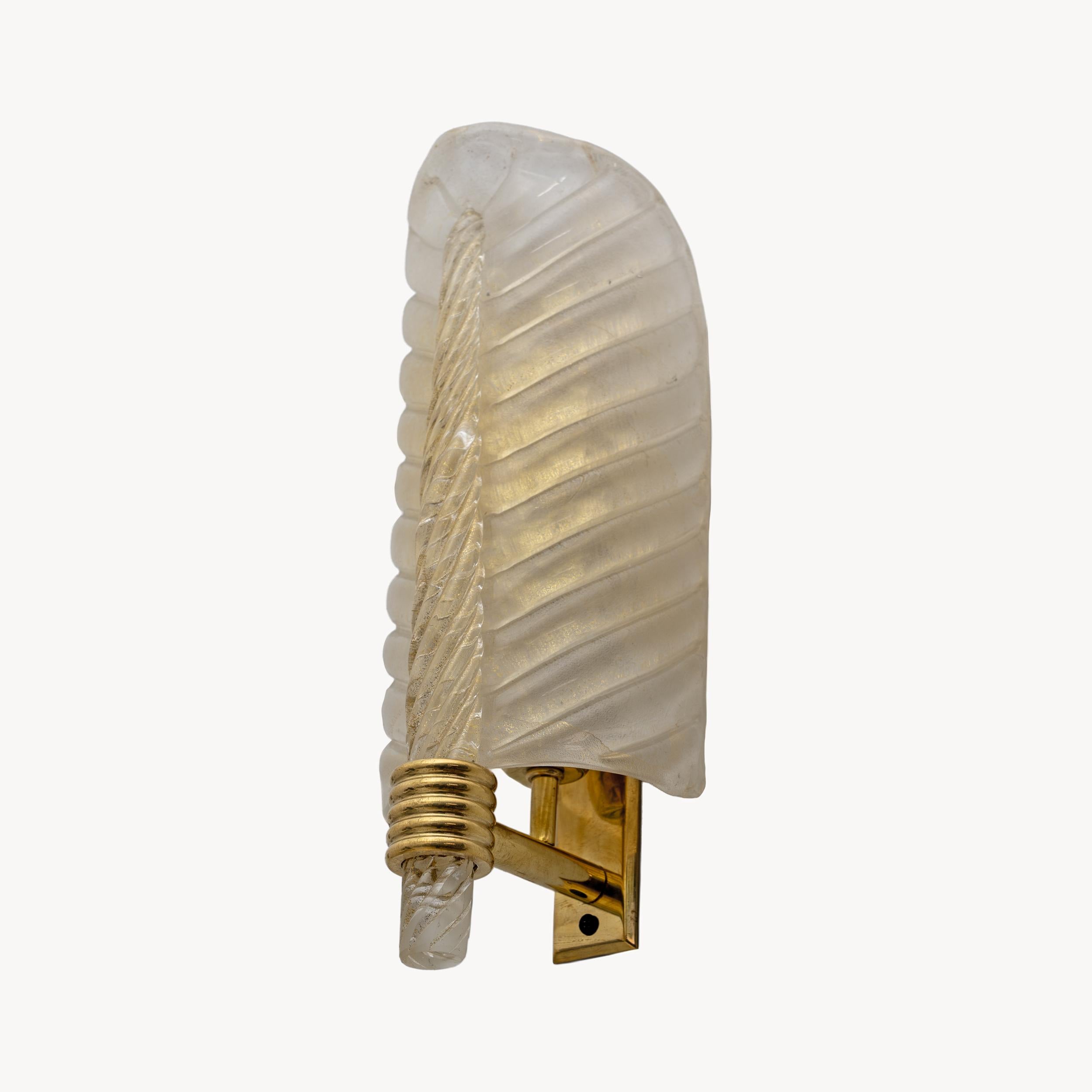 Italian Pair of Barovier & Toso Style Mid-Century Modern Murano Glass Gold Leaf Sconces For Sale