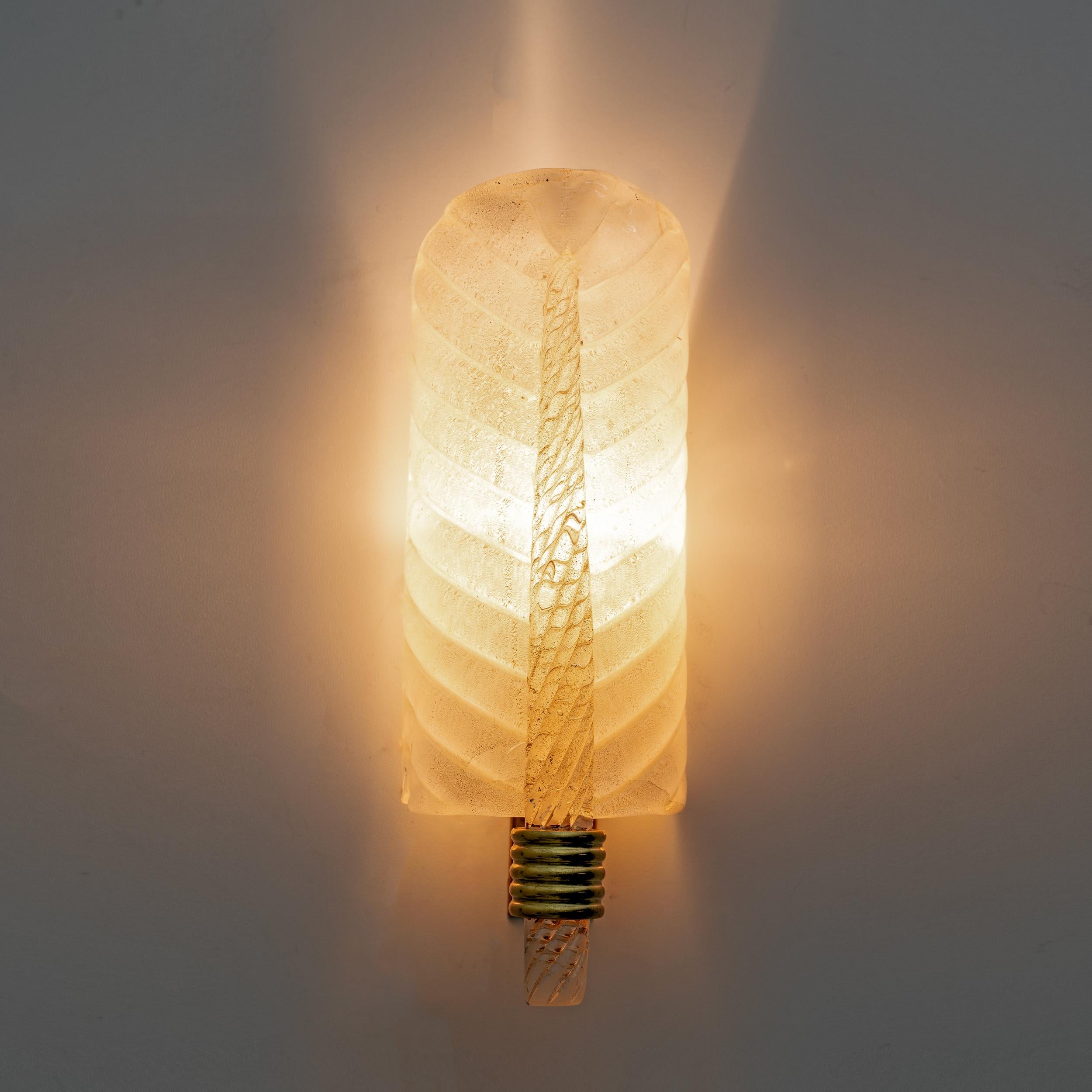 Brass Pair of Barovier & Toso Style Mid-Century Modern Murano Glass Gold Leaf Sconces For Sale