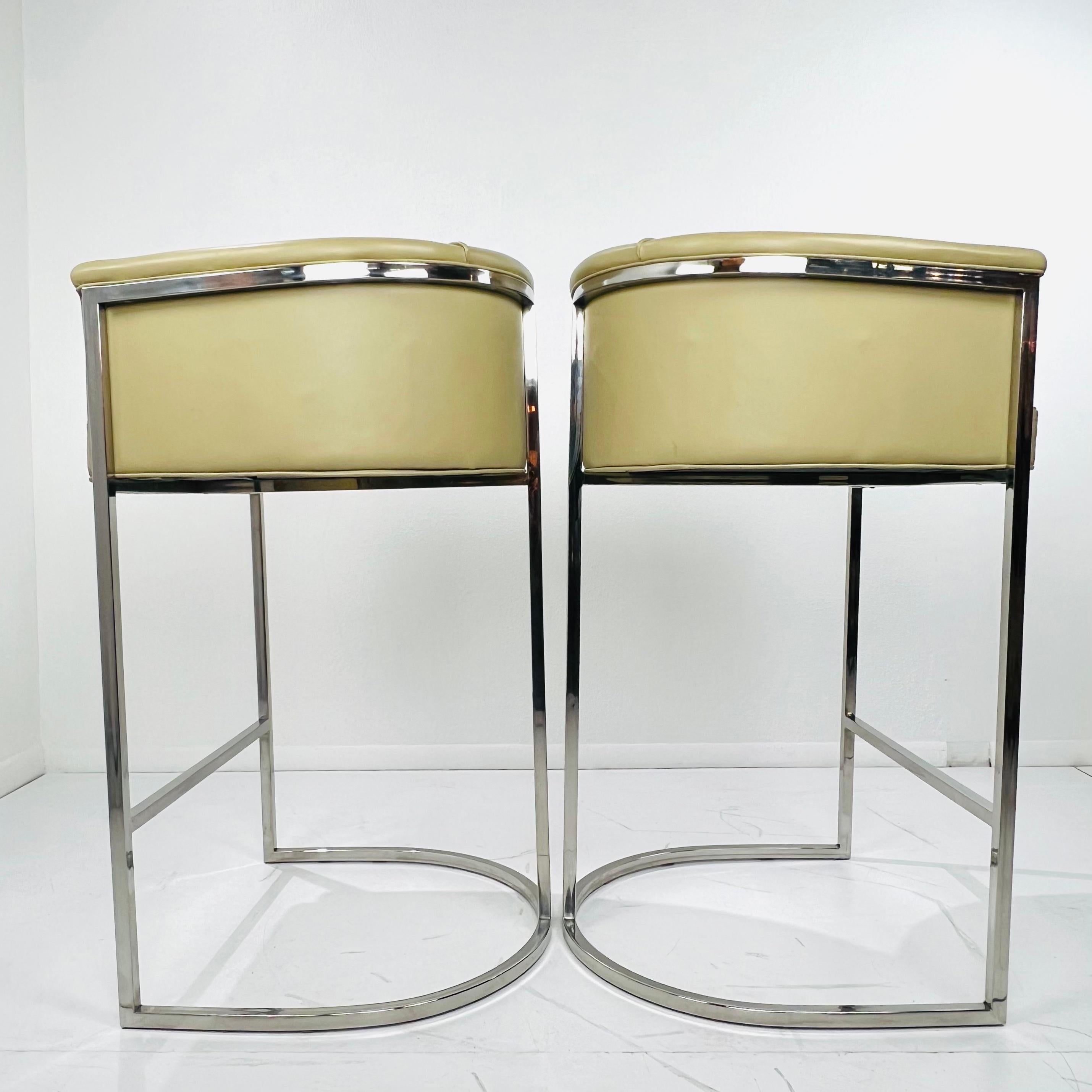 Pair of Barrel Back Barstools in the Style of Milo Baughman For Sale 1