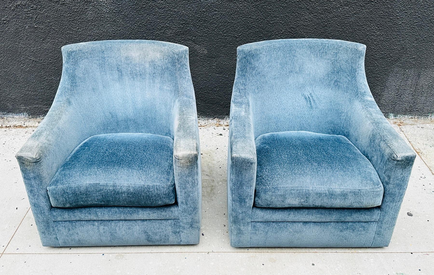 Post-Modern Pair of Barrel-Back Chairs on Swivel Mechanism, USA 1990's For Sale