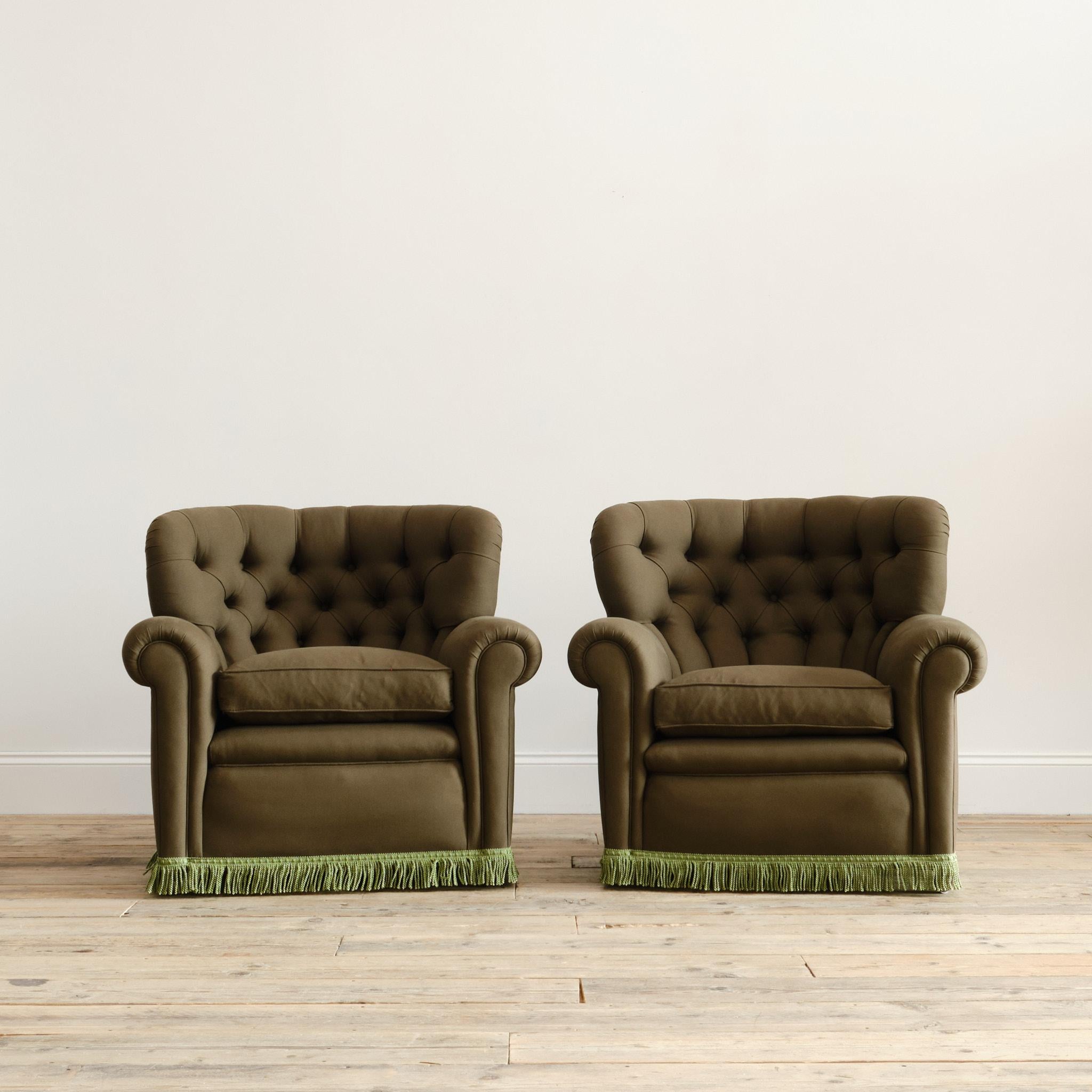 Mid-Century moderno Coppia di sedie club con schienale a botte del 1940 circa in vendita