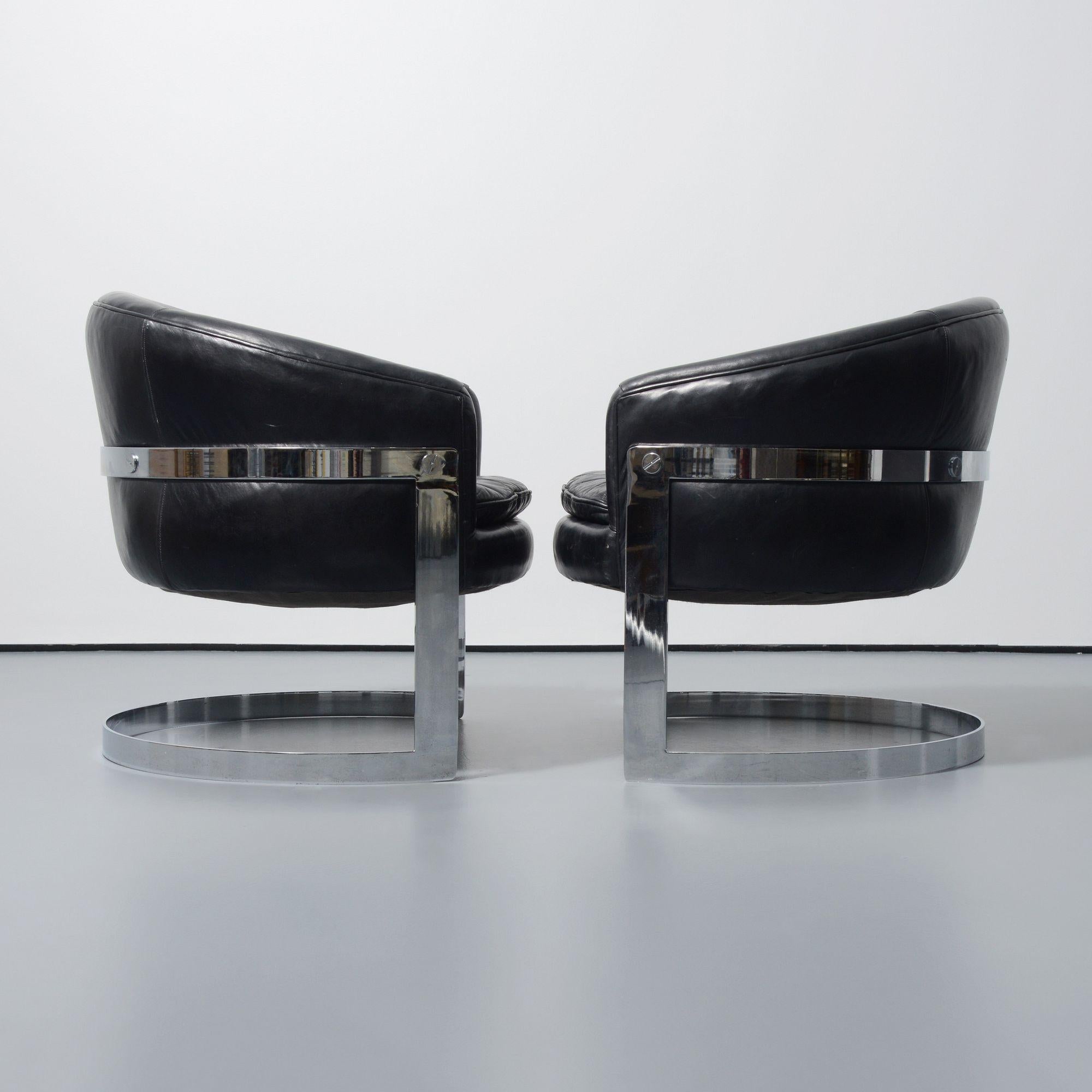 American Pair of Barrel Back Lounge Chairs Attributed to Milo Baughman For Sale