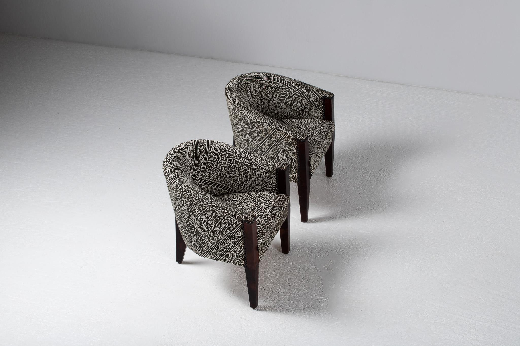 Pair of Barrel-Back Lounge Chairs, France, 1930s For Sale 5