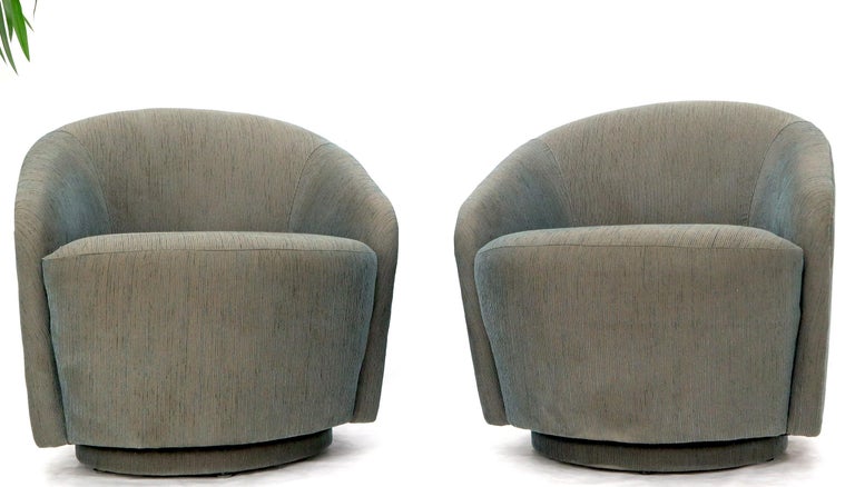 Mid-Century Modern Pair of Barrel Back Tub Swivel Lounge Slipper Chairs Milo Baughman Style For Sale