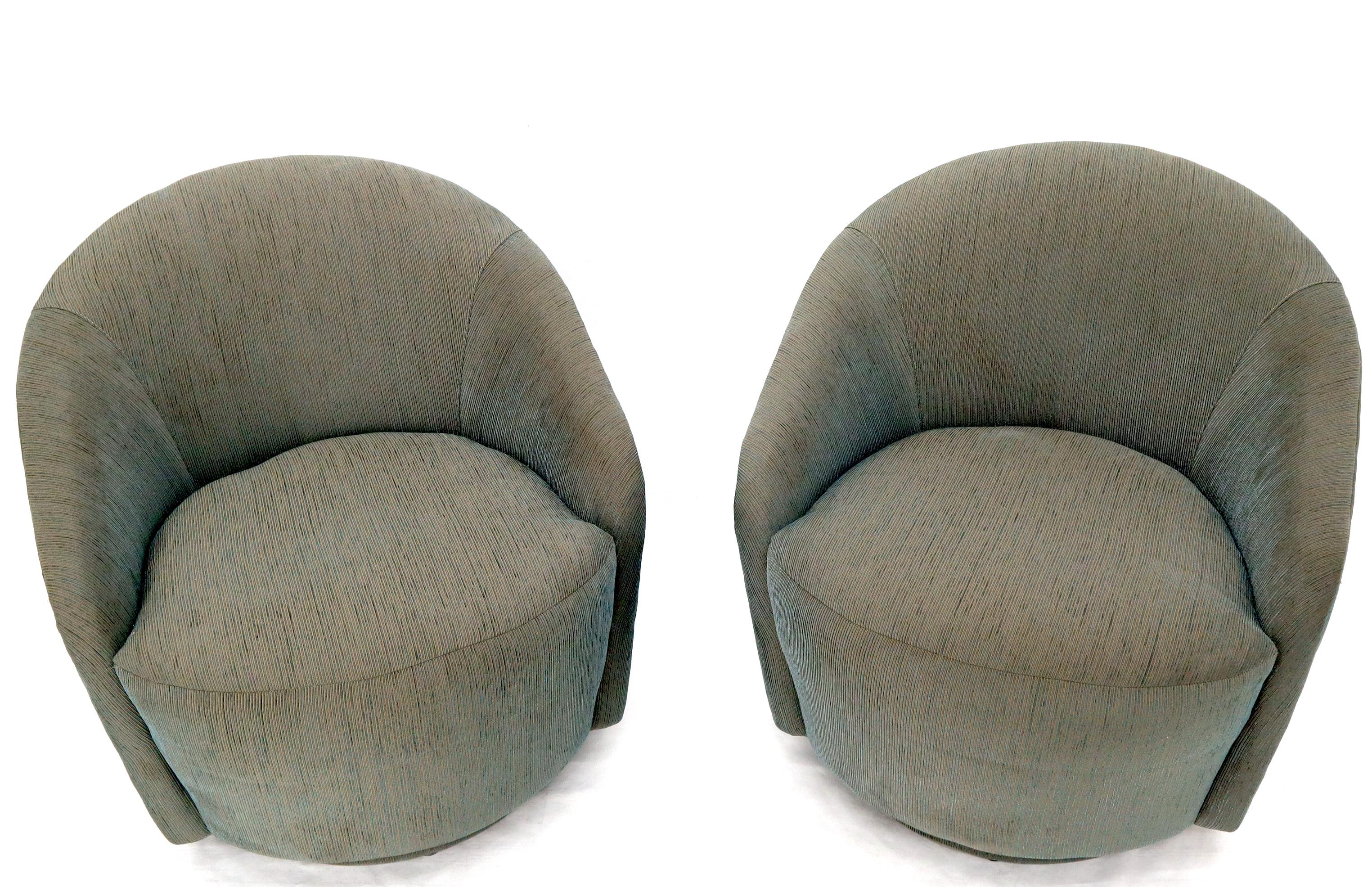American Pair of Barrel Back Tub Swivel Lounge Slipper Chairs Milo Baughman Style For Sale