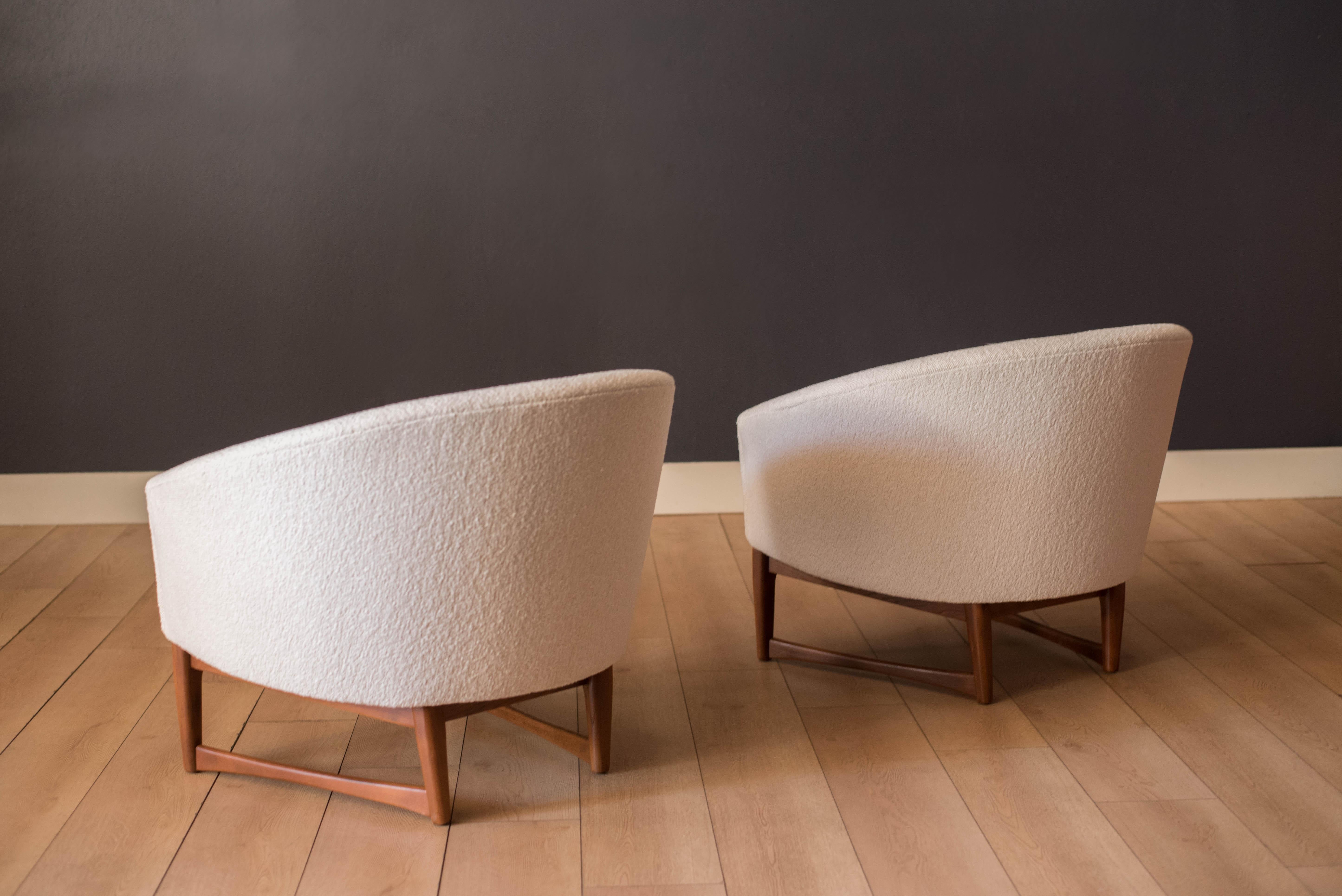 Mid-Century Modern Pair of Barrel Boucle Tub Chairs by Lawrence Peabody for Richardson Nemschoff For Sale