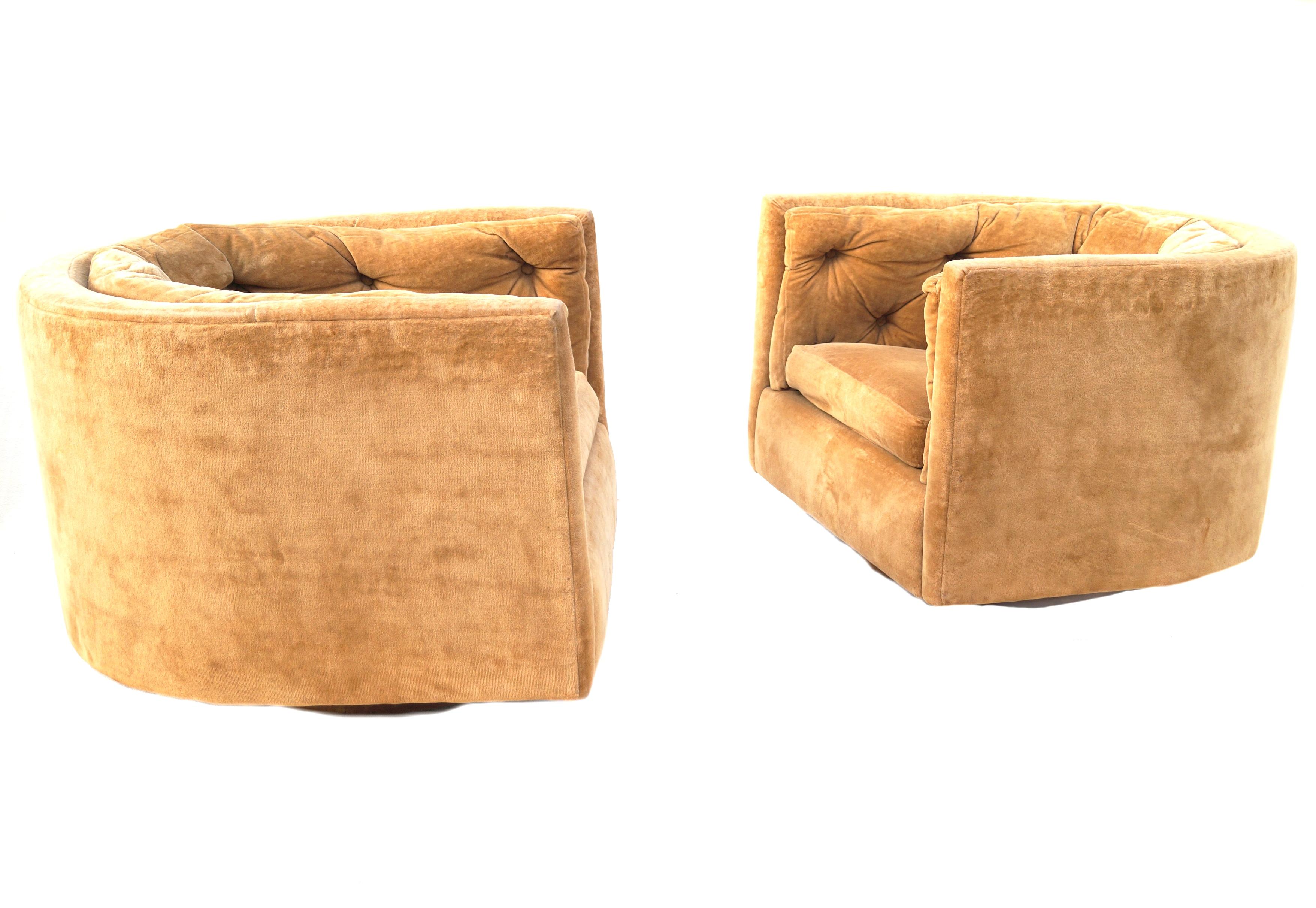 Pair of Barrel Swivel Chairs in the Manner of Milo Baughman In Good Condition In Wayne, NJ