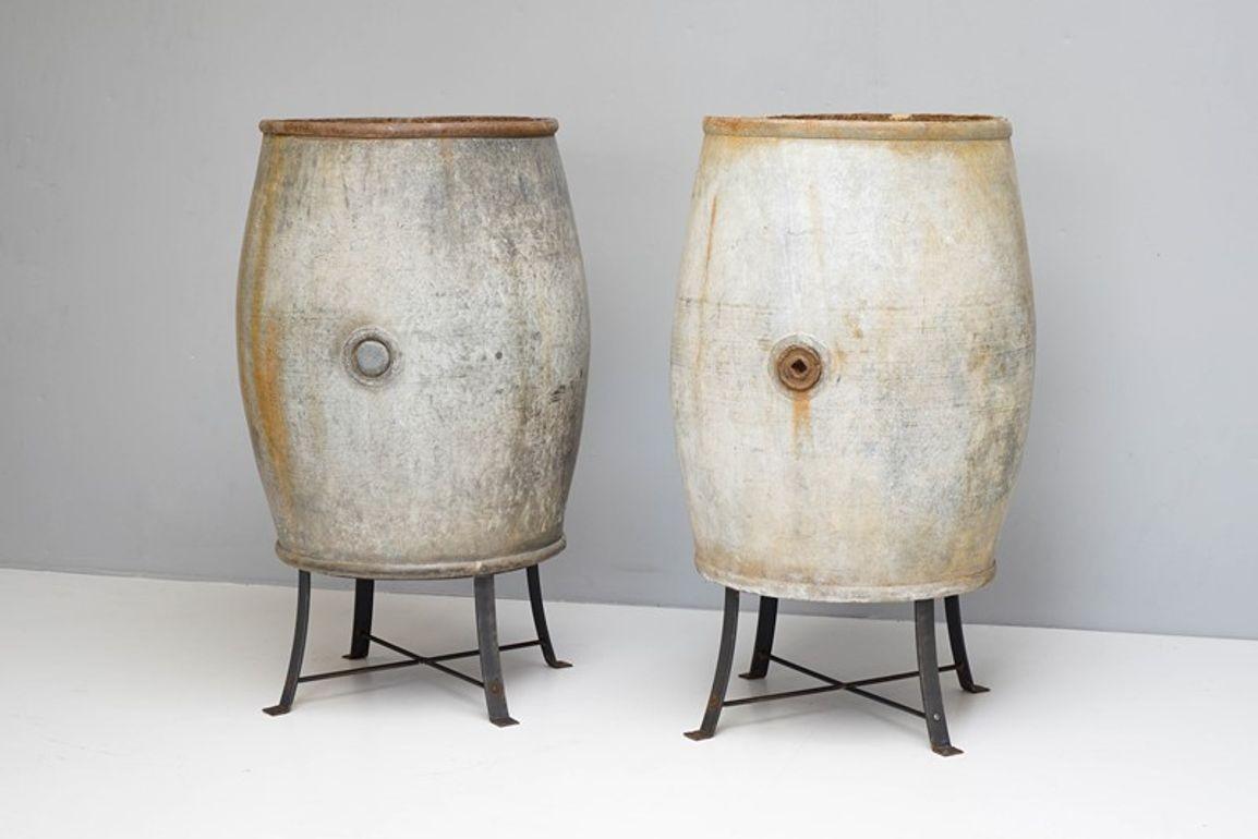 Pair of large galvanised barrels on later stands ideal for planters. Priced individually

United Kingdom Circa 1930.

H 112cm x D of top 56cm x D of middle 70cm.