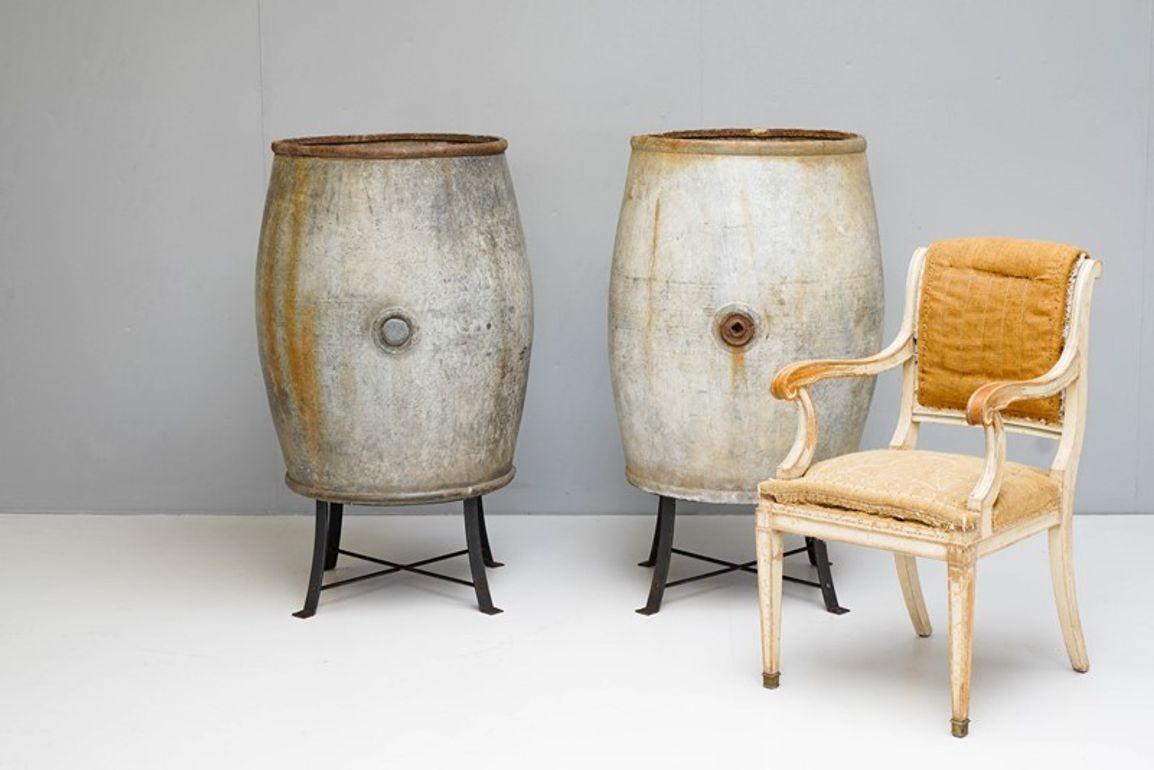 Pair of Barrels on Stands In condizioni buone in vendita a London, England