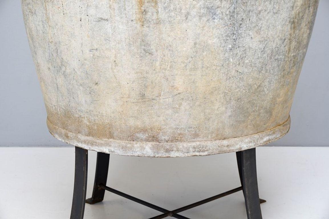 Pair of Barrels on Stands in vendita 3