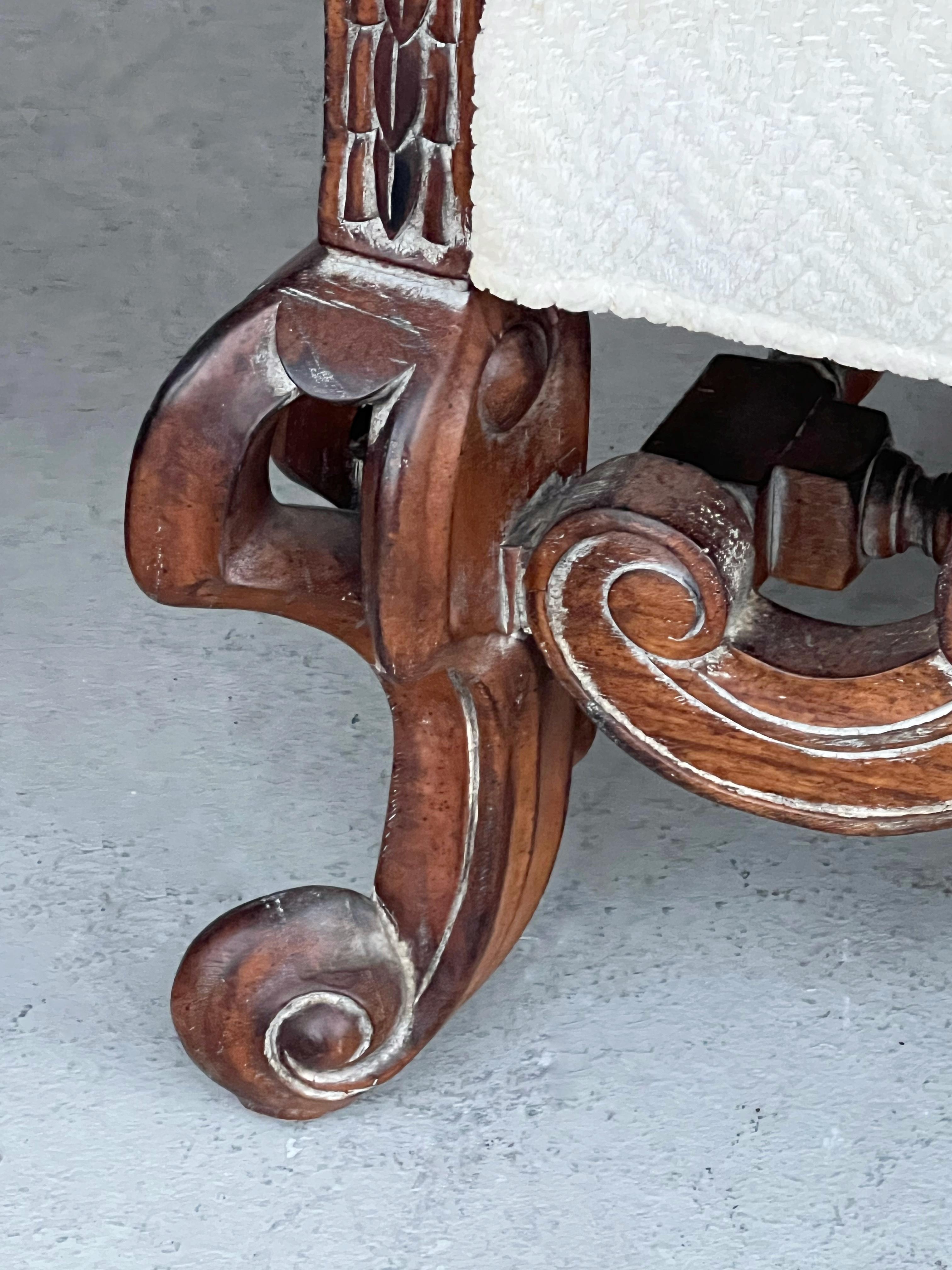 Coppia di poltrone intagliate in stile barocco di Tomlinson/Erwin-Lambert in vendita 1