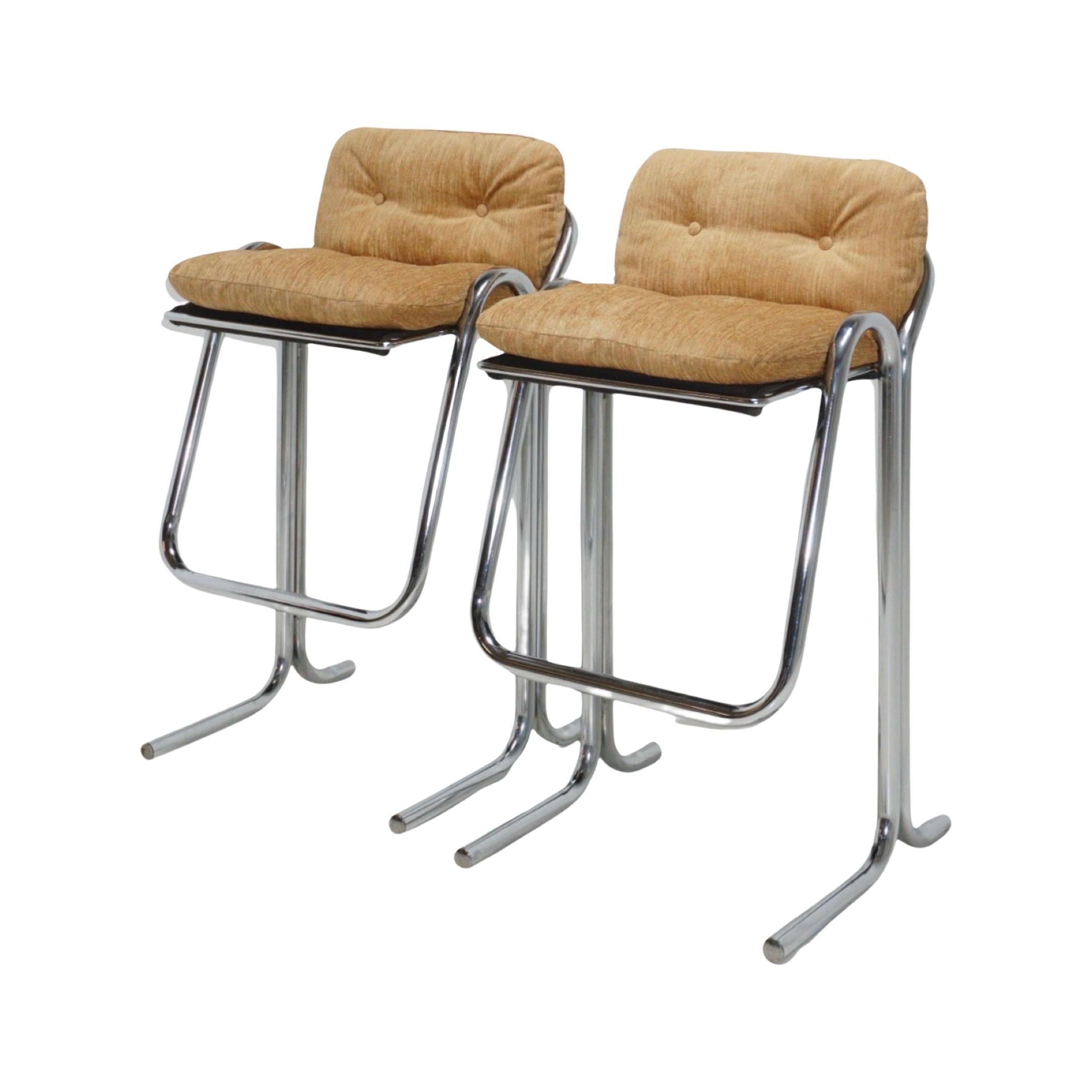 Imagine seating that screams disco-era glamour with a twist of laid-back California cool. These aren't just seats; they're thrones for the hip and trendy. Picture the gleaming, tubular chrome frames – they bend and curve with the effortless grace of